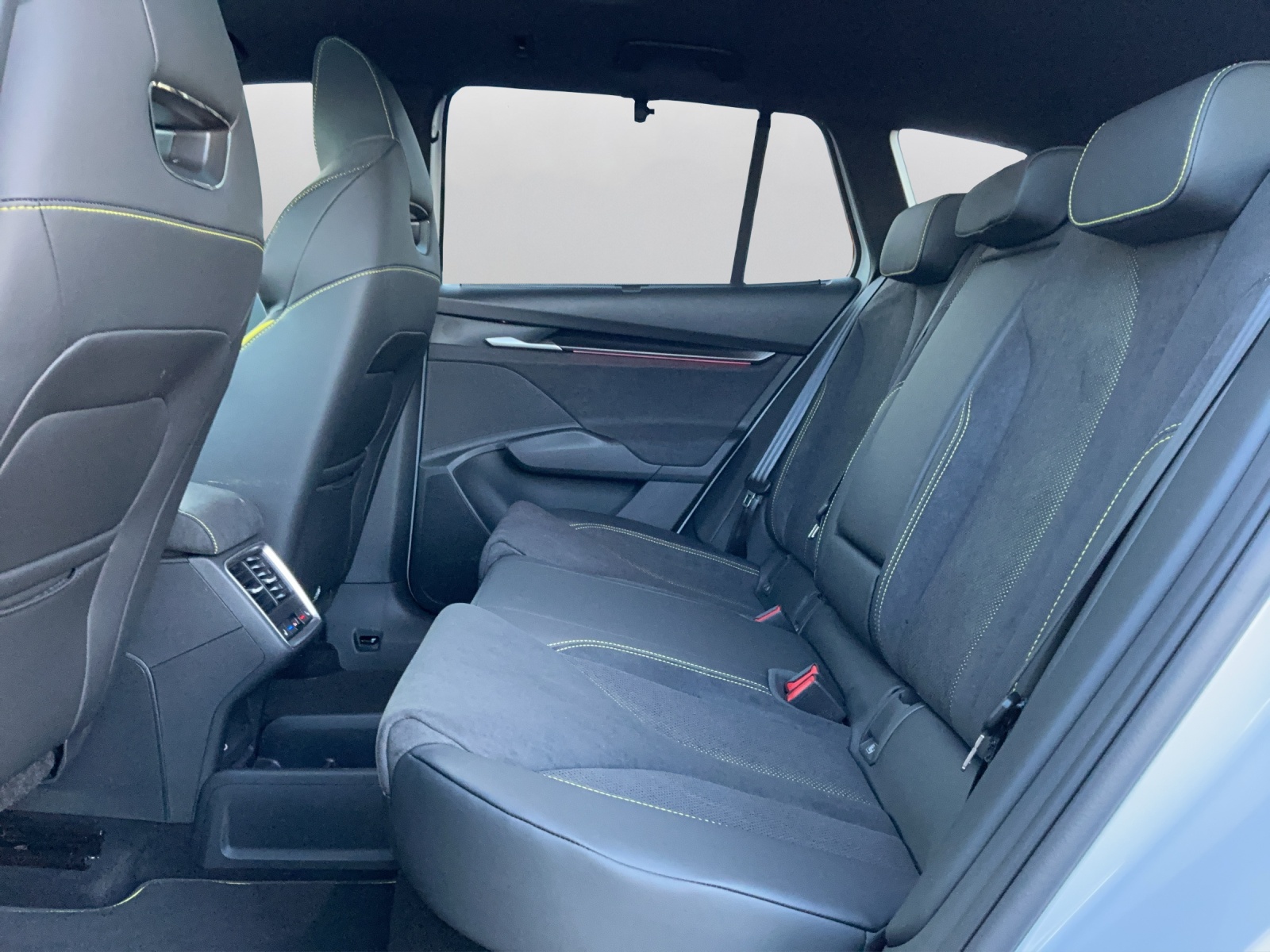 SKODA Enyaq 85x 4x4 RS - 11