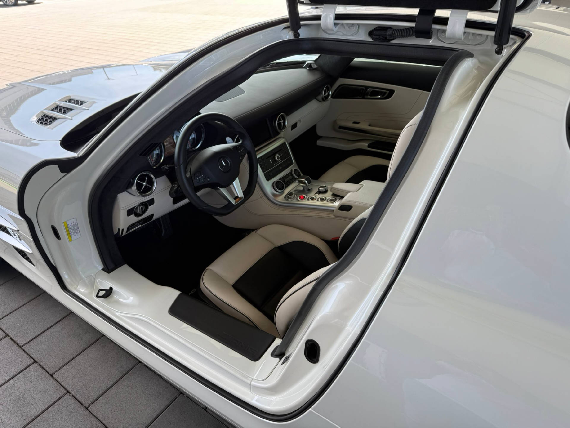 MERCEDES-BENZ SLS AMG Coupé-7