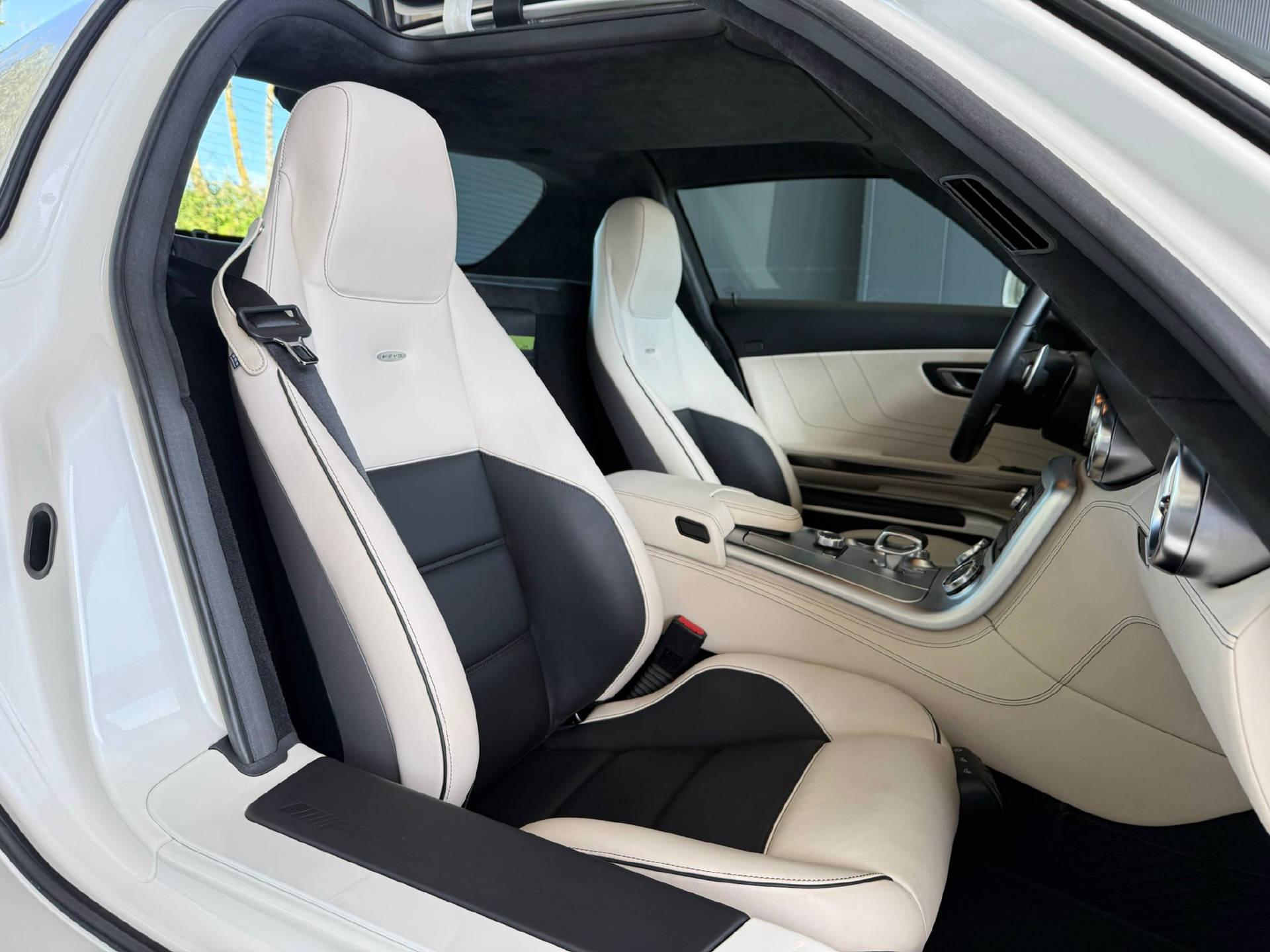 MERCEDES-BENZ SLS AMG Coupé-9