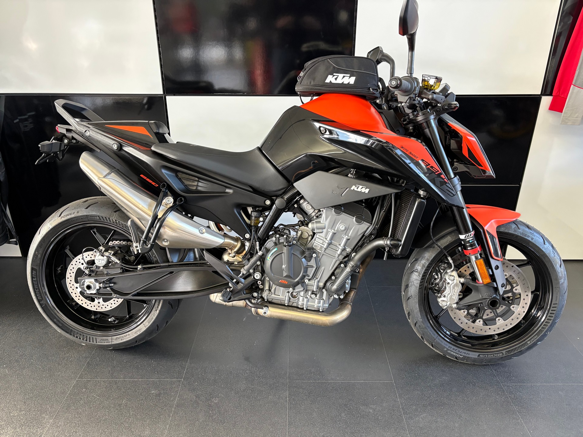 KTM 890 Duke L