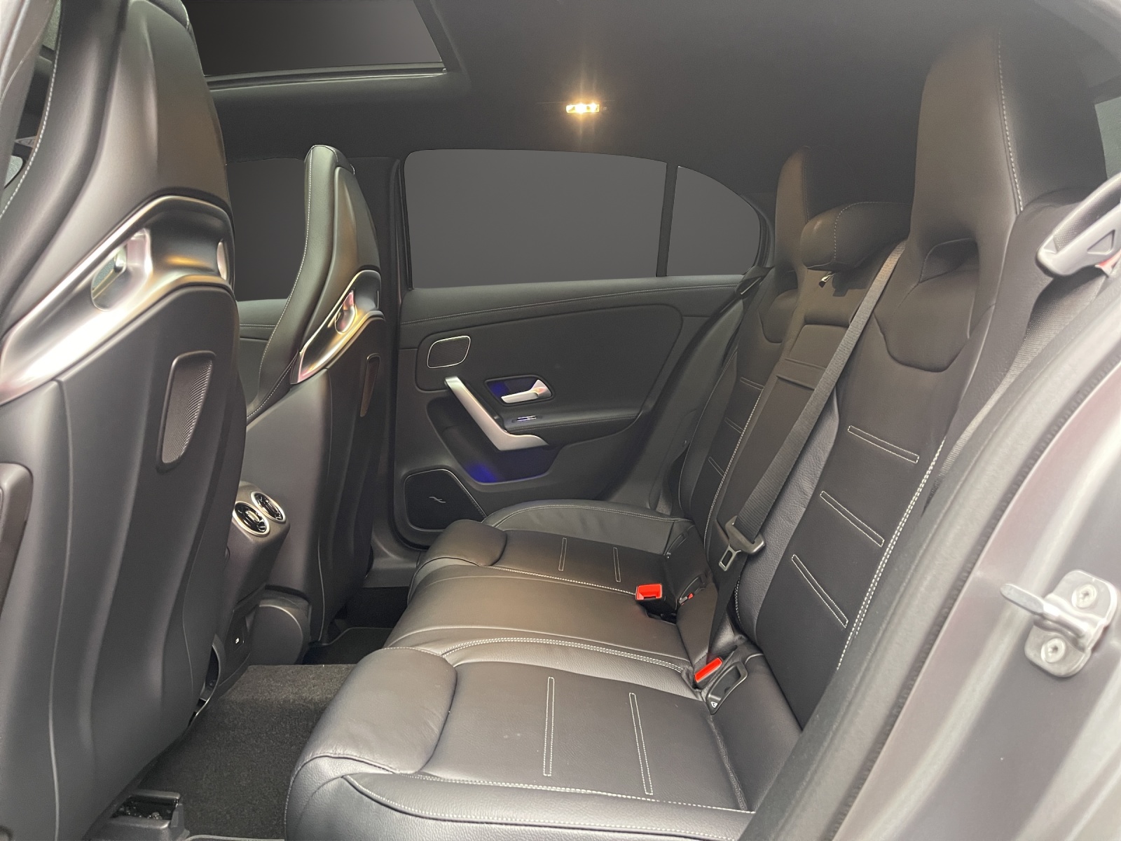 MERCEDES-BENZ AMG A 35 4MATIC Kompaktlimousine 8G-DCT - 10