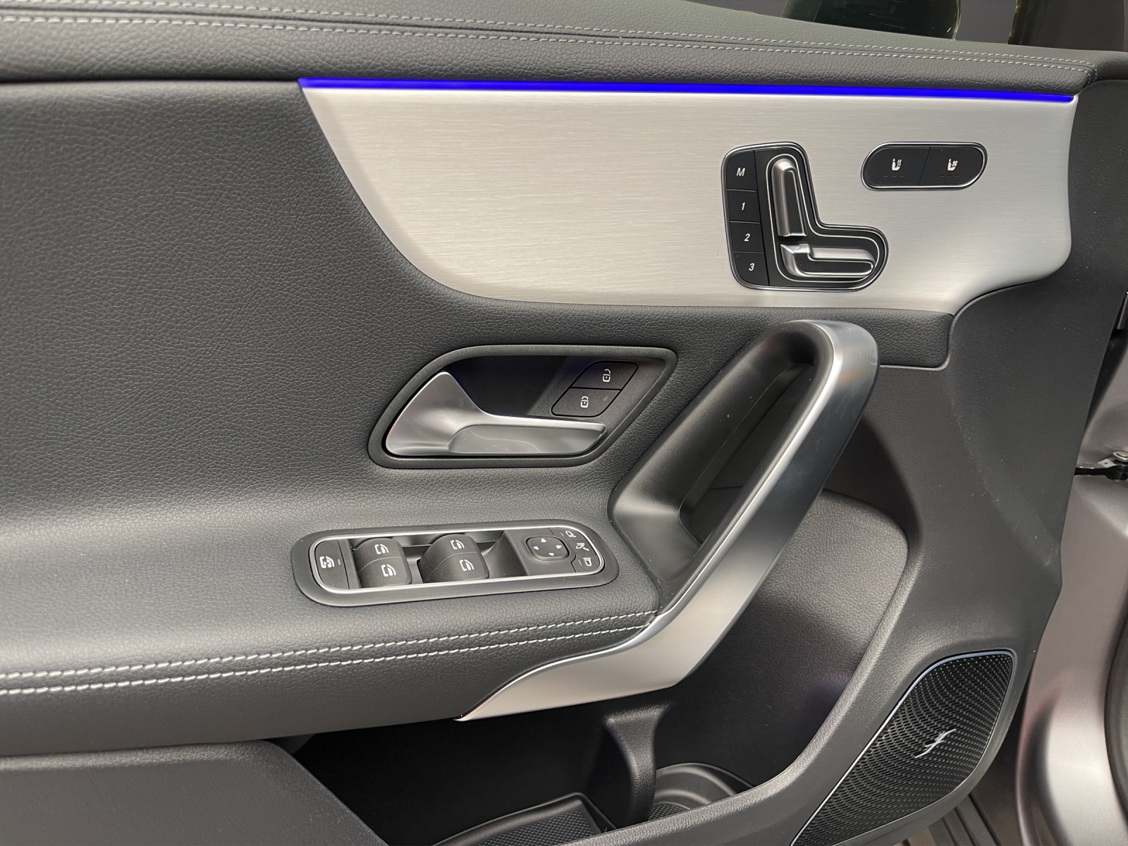 MERCEDES-BENZ AMG A 35 4MATIC Kompaktlimousine 8G-DCT - 12