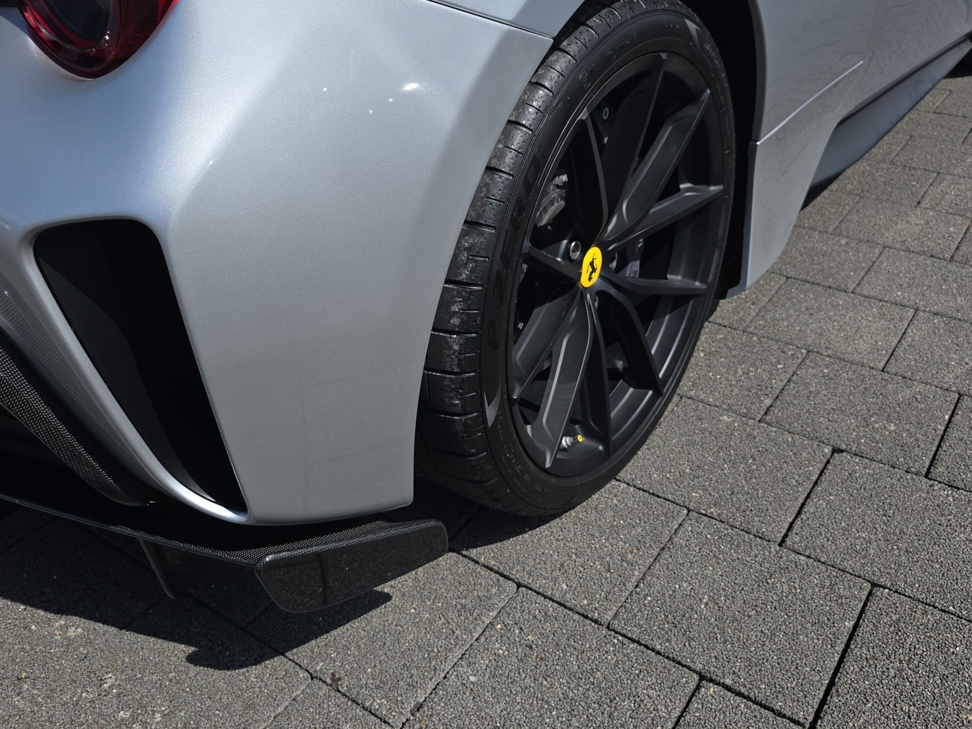 FERRARI 488 Pista 3.9 V8 - 18