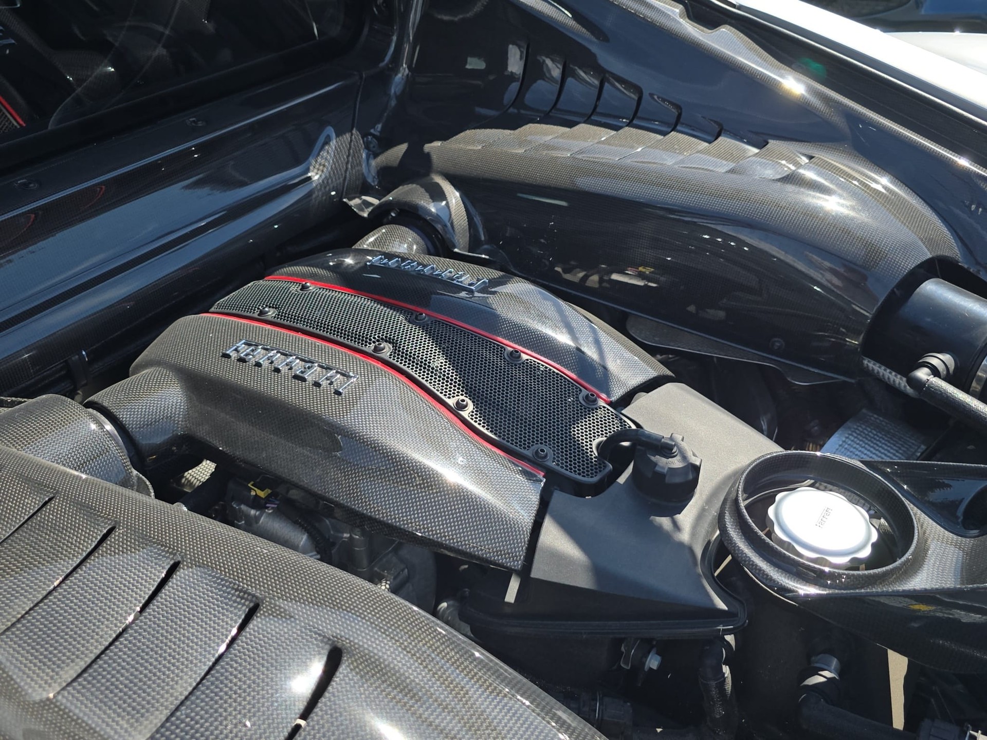 FERRARI 488 Pista 3.9 V8 - 24