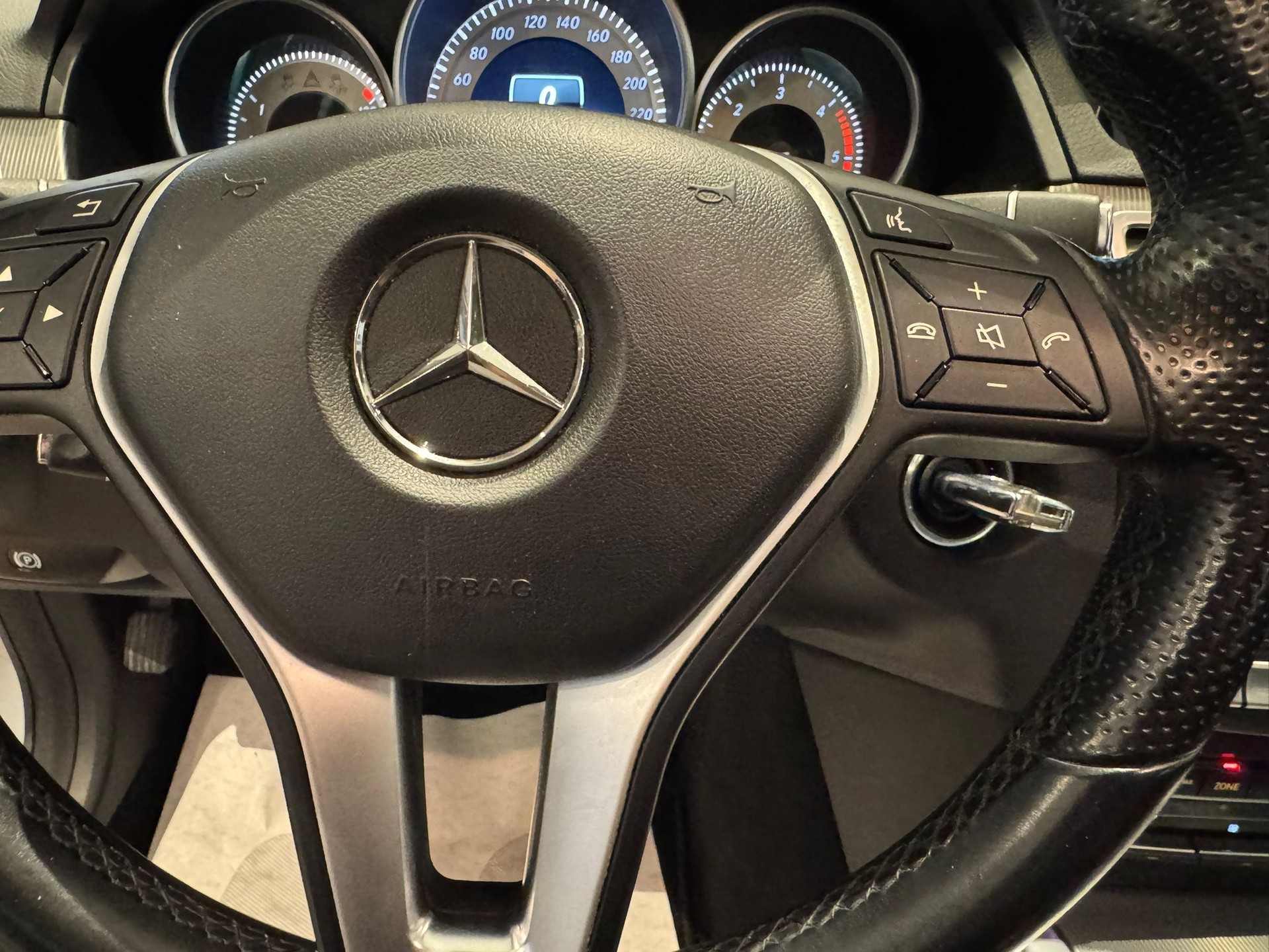 MERCEDES-BENZ E 220 CDI Avantgarde - 21