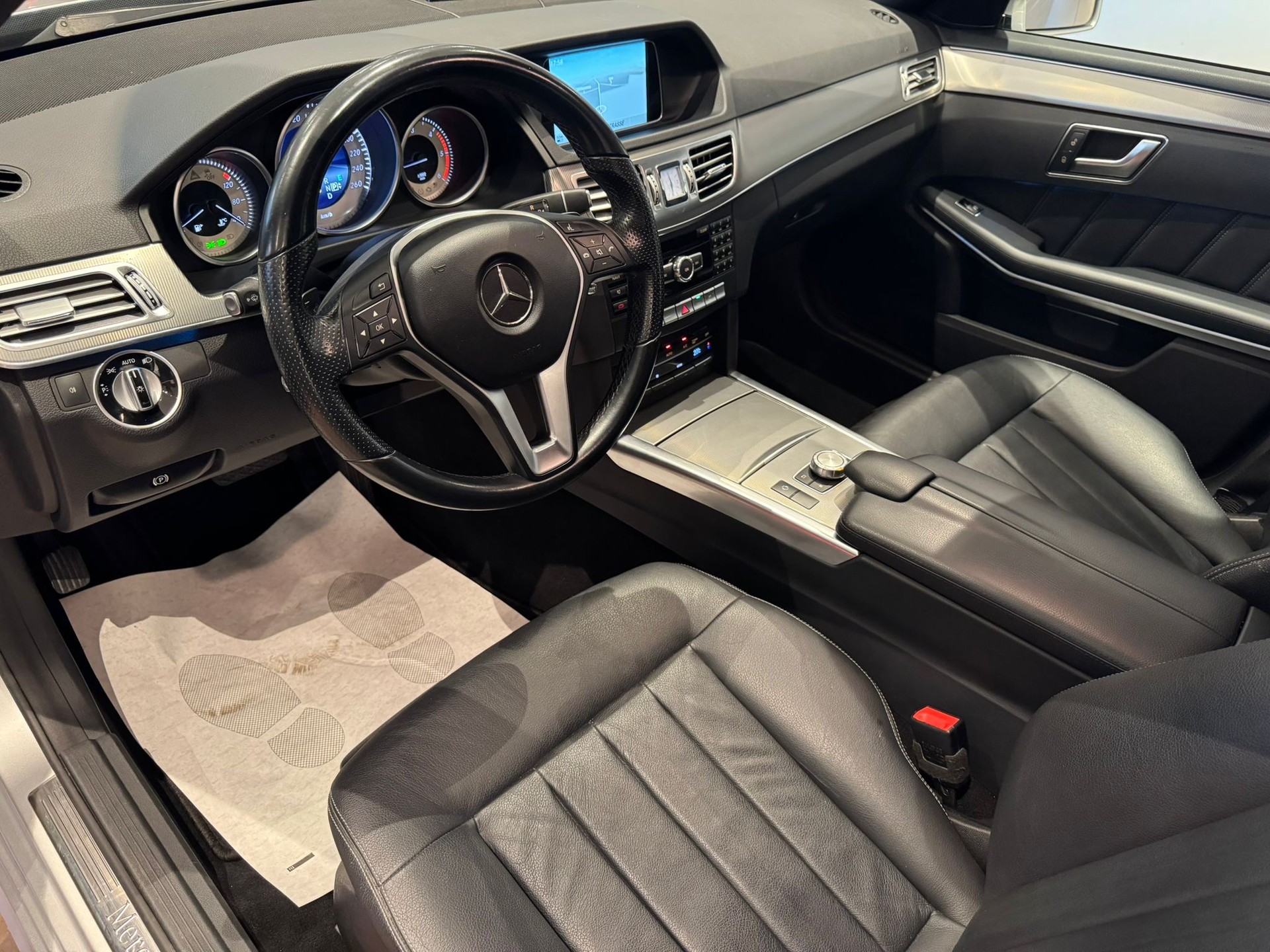 MERCEDES-BENZ E 220 CDI Avantgarde - 15