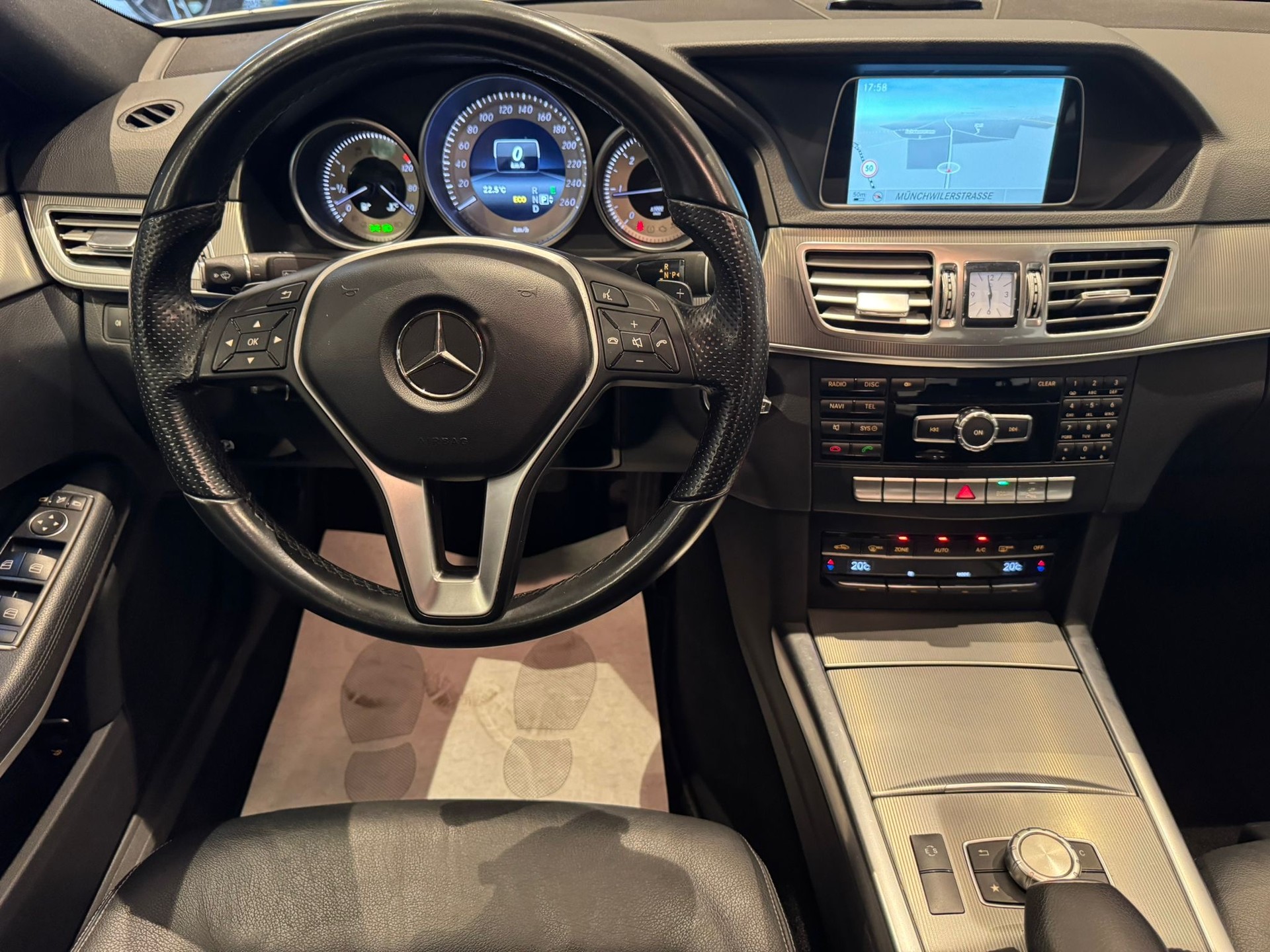 MERCEDES-BENZ E 220 CDI Avantgarde - 20