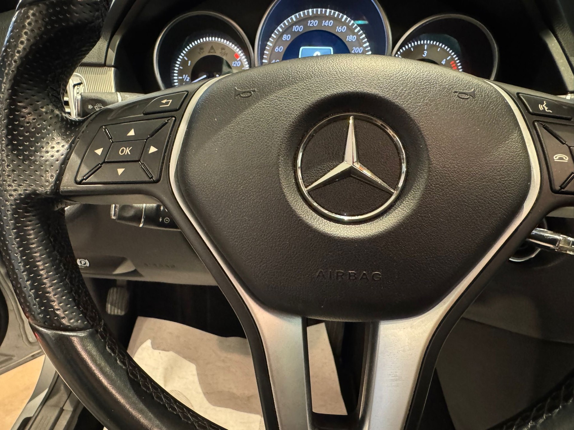 MERCEDES-BENZ E 220 CDI Avantgarde - 22