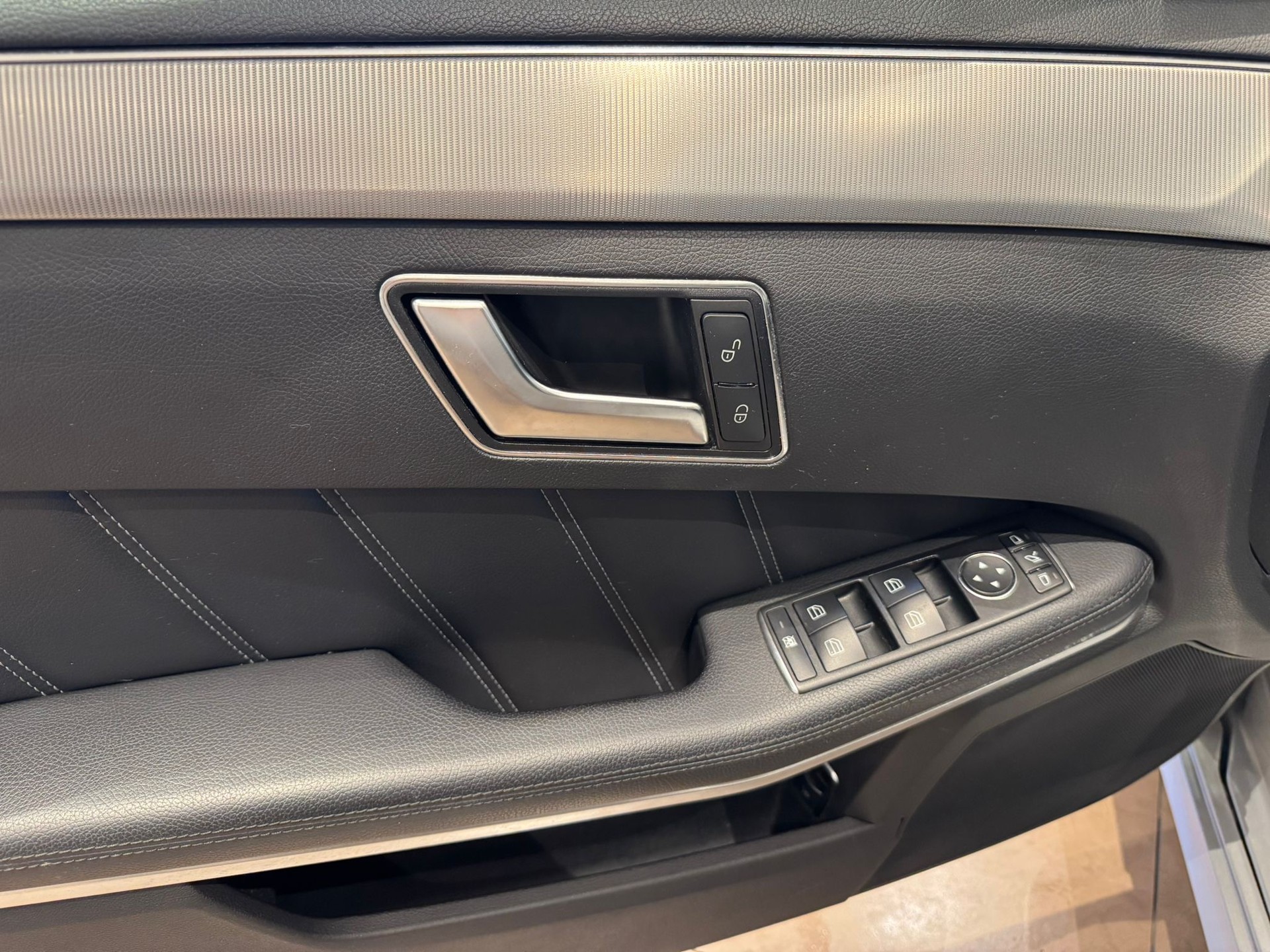 MERCEDES-BENZ E 220 CDI Avantgarde - 14