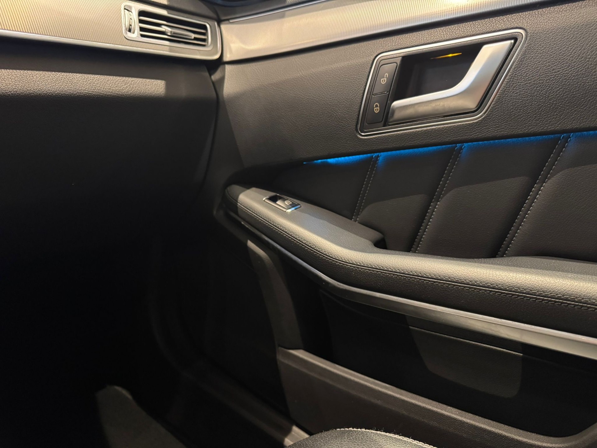 MERCEDES-BENZ E 220 CDI Avantgarde - 12