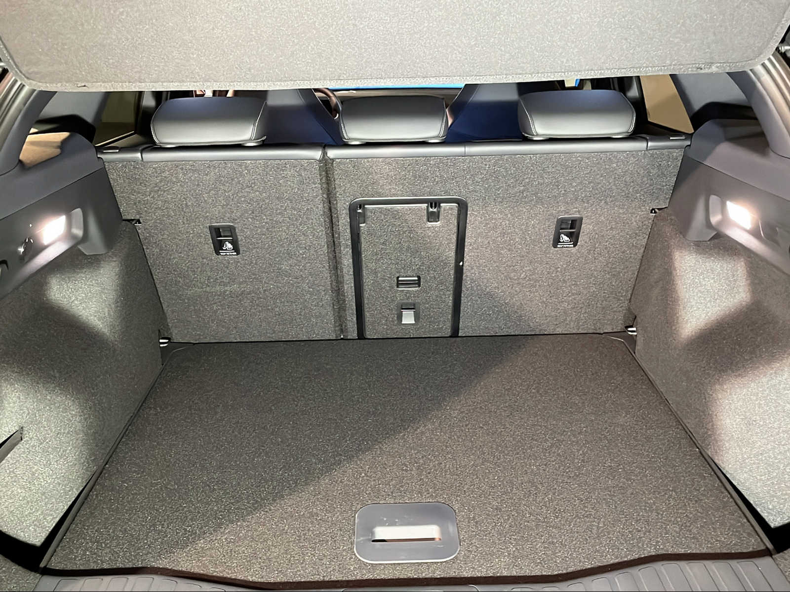 FORD Explorer 77 kWh Extended Range Premium - 13