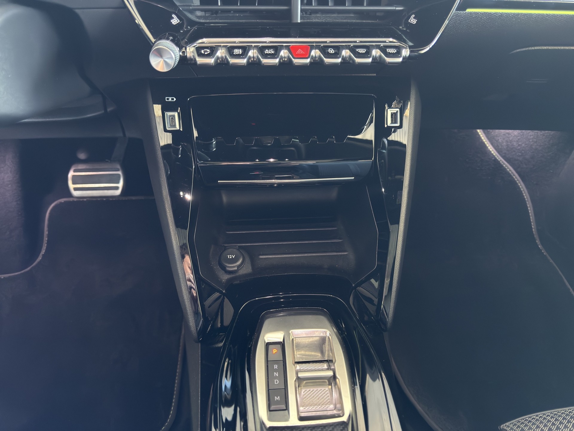 PEUGEOT 208 1.2 GT - 10