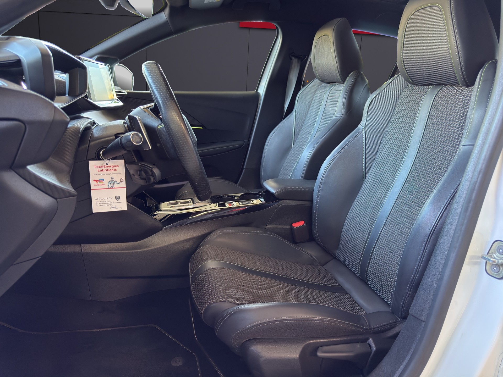 PEUGEOT 208 1.2 GT - 5