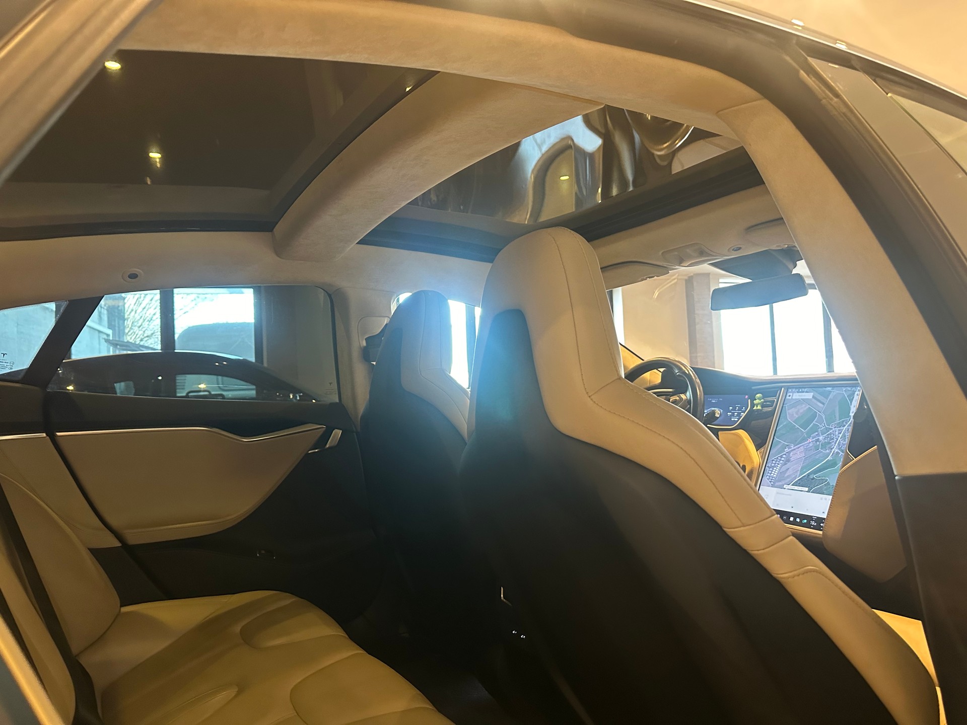 TESLA Model S 70 D - 6