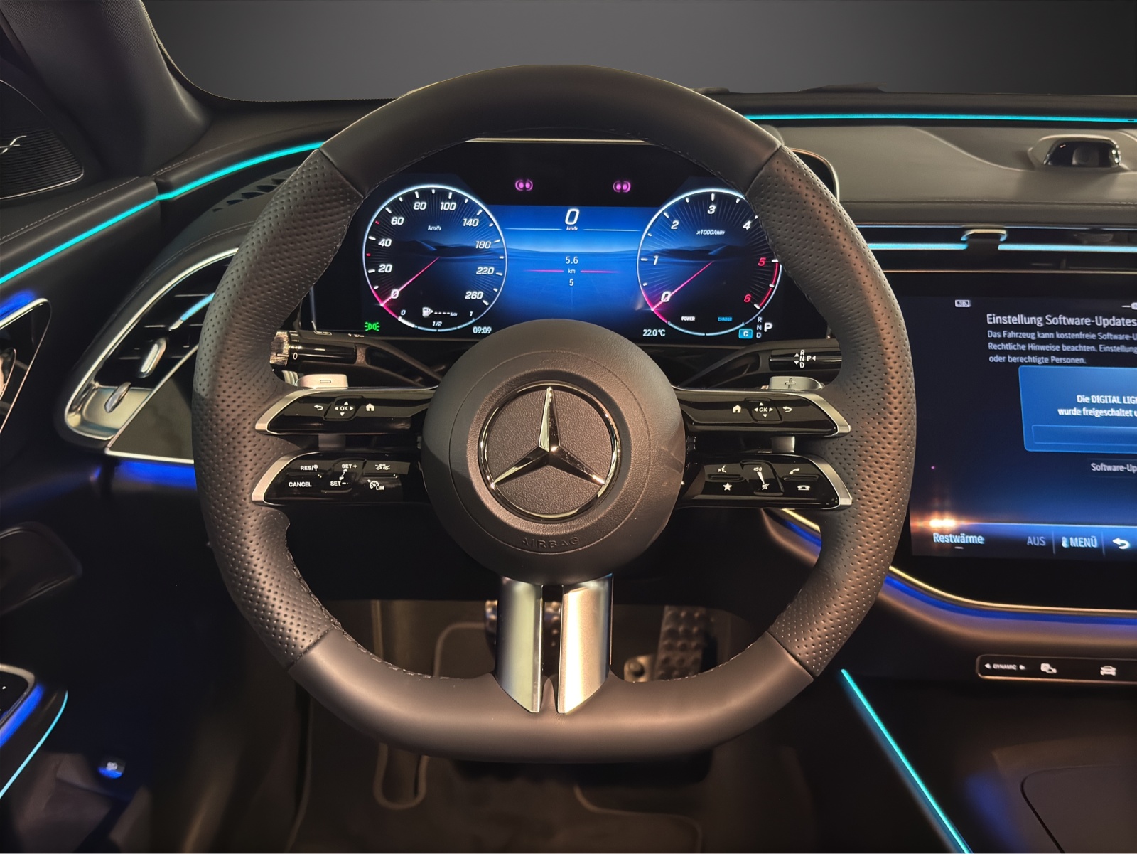 MERCEDES-BENZ E 220 d 4Matic 9G-Tronic - 13