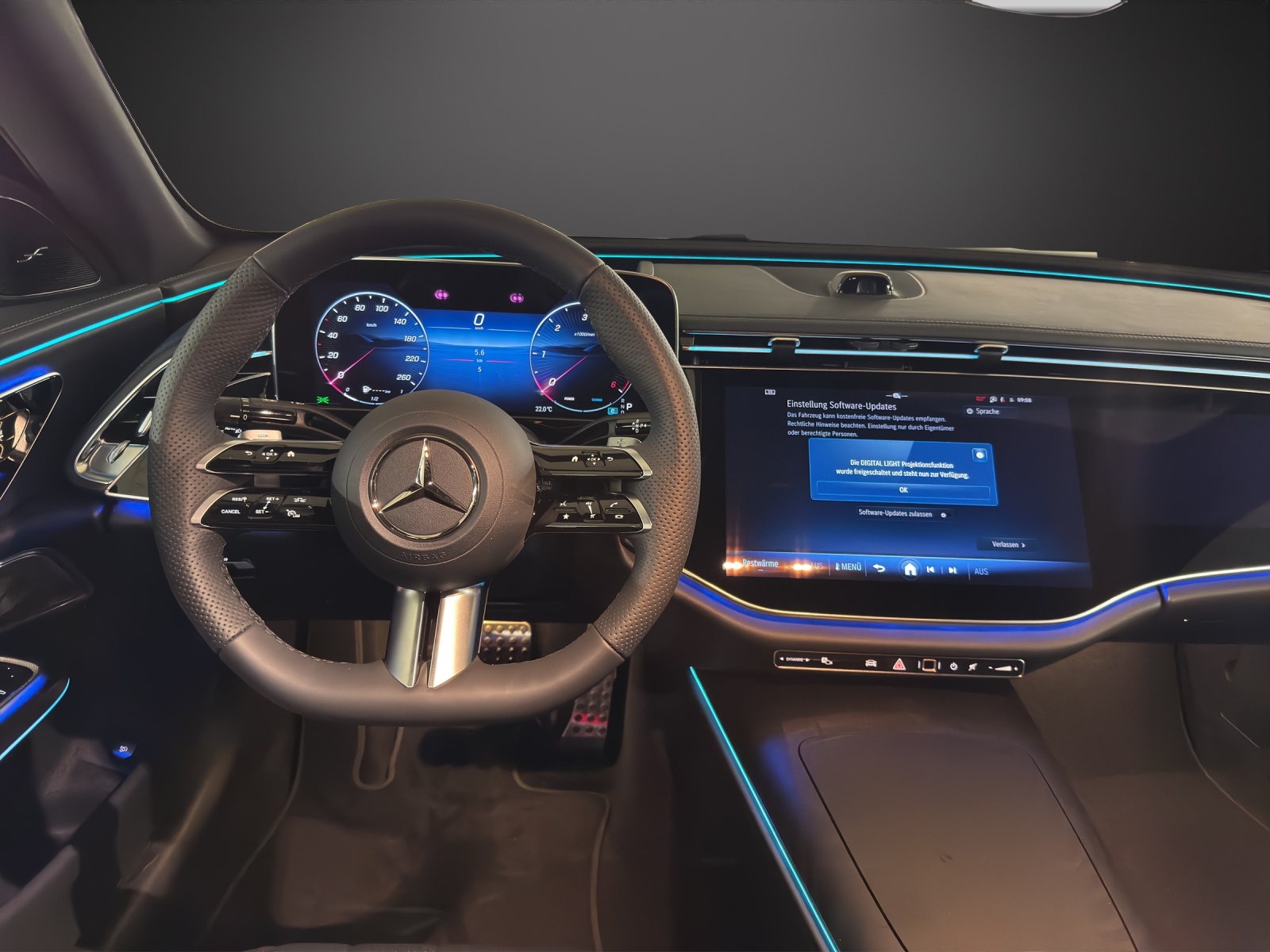 MERCEDES-BENZ E 220 d 4Matic 9G-Tronic - 12