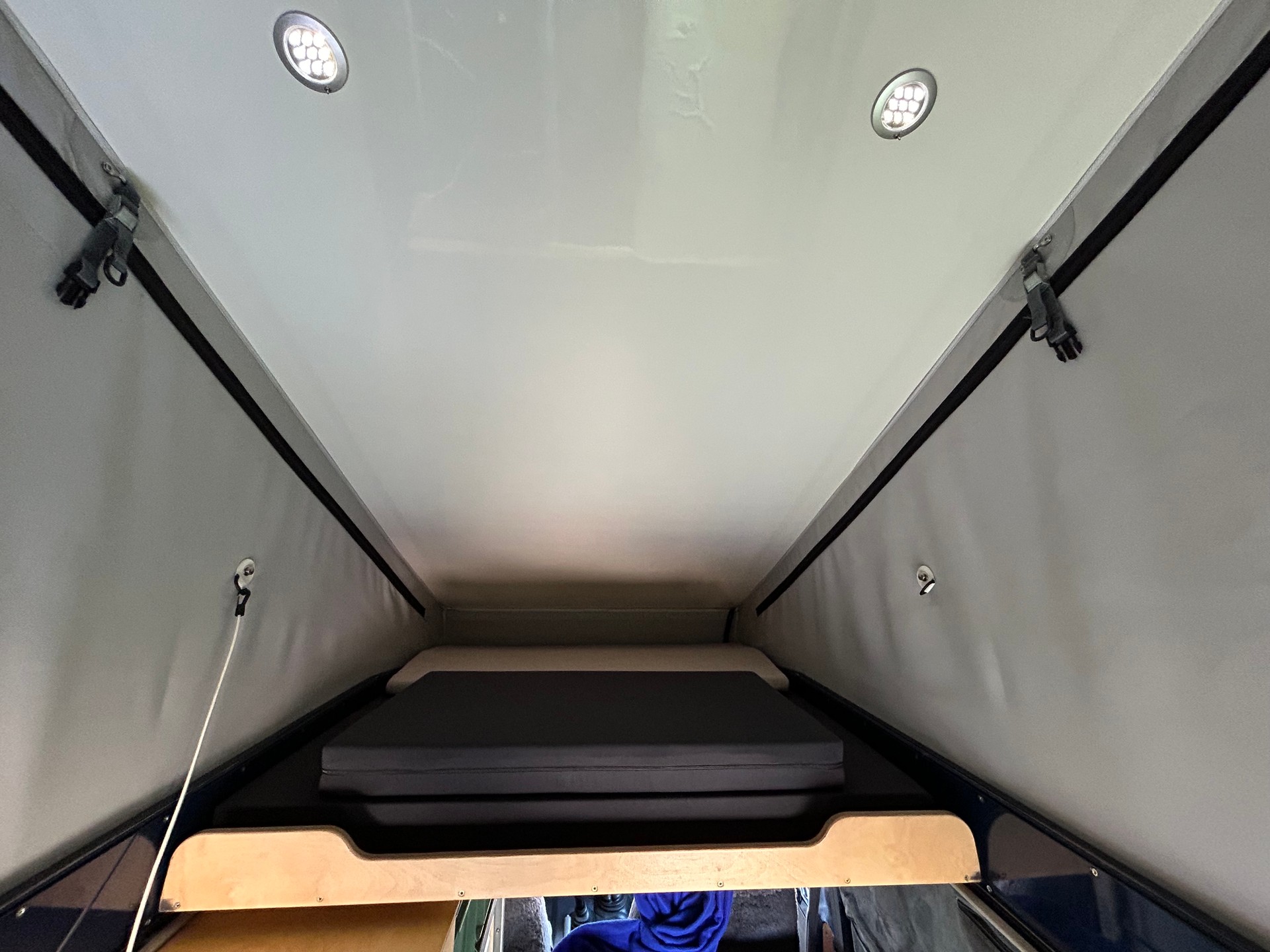 TOYOTA Land Cruiser 400 Hdt Long 4.2D - 12