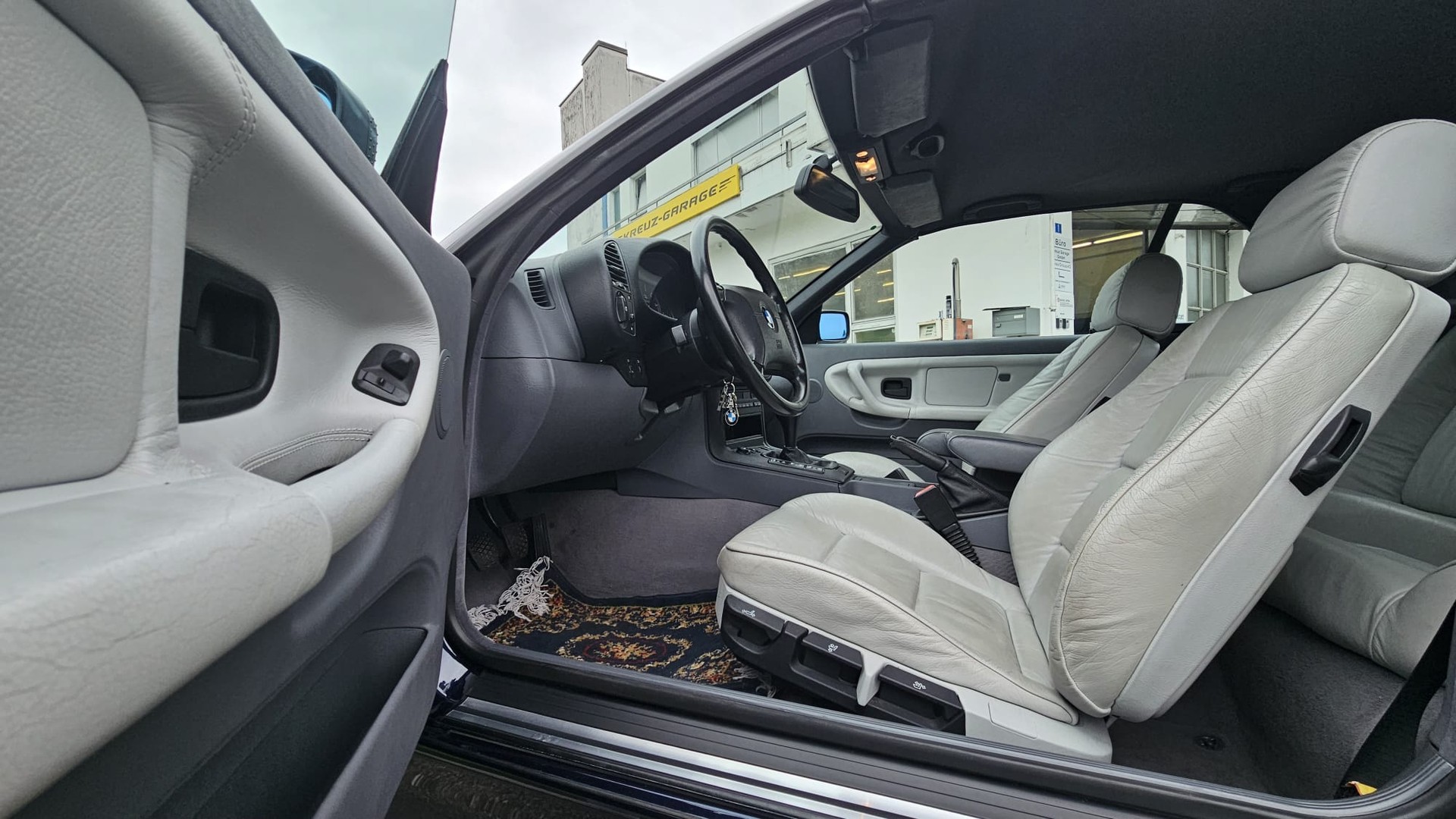 BMW 318i Cabrio Exclusiv - 10