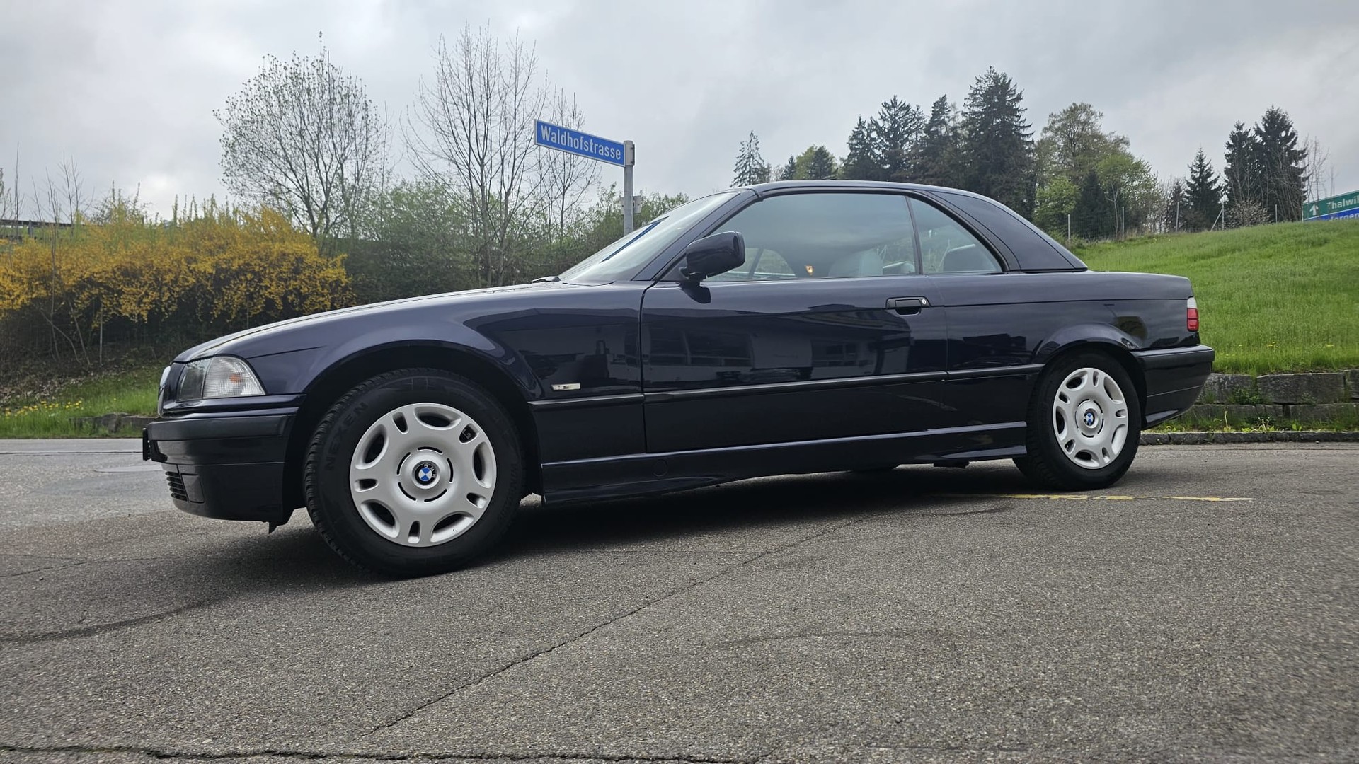 BMW 318i Cabrio Exclusiv - 3