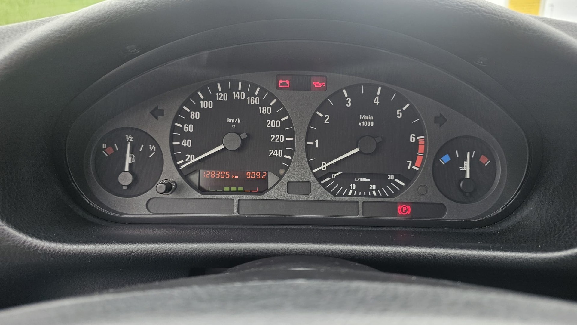BMW 318i Cabrio Exclusiv - 8