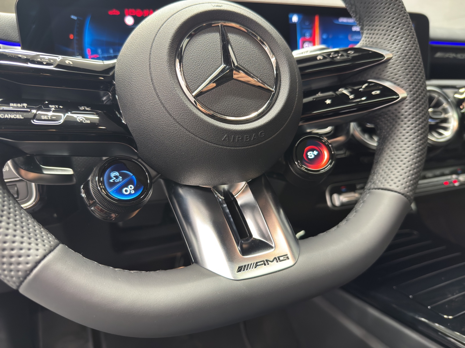 MERCEDES-BENZ AMG A 35 4Matic - 15