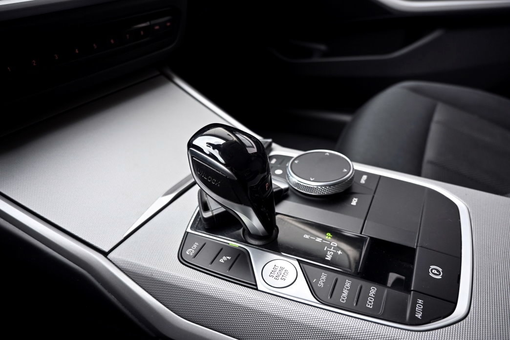 BMW 320d xDrive 48V Touring Steptronic - 9