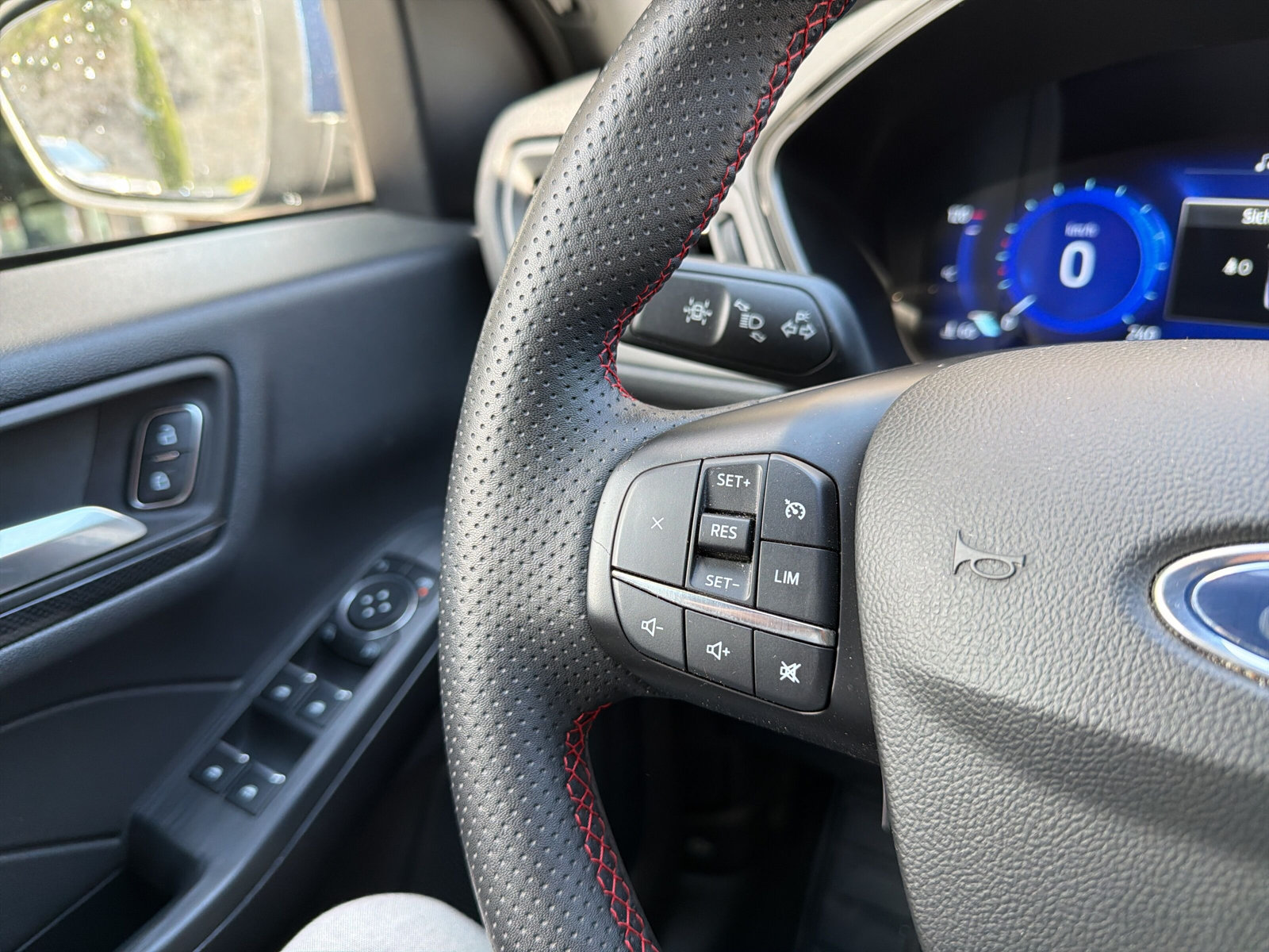 FORD Kuga 2.5 FHEV ST-Line 4W - 24