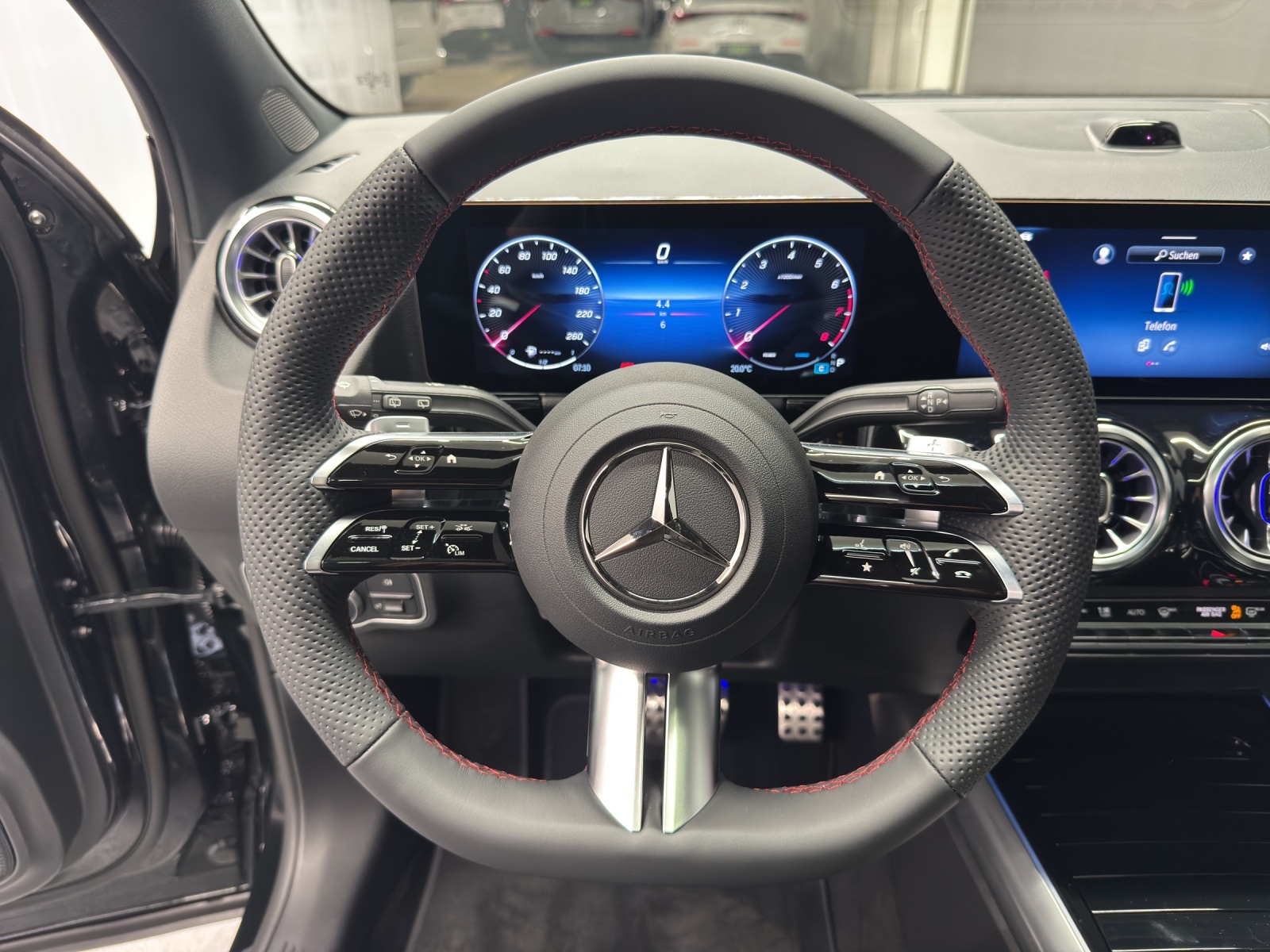 MERCEDES-BENZ GLA 200 AMG Line Night Star - 16