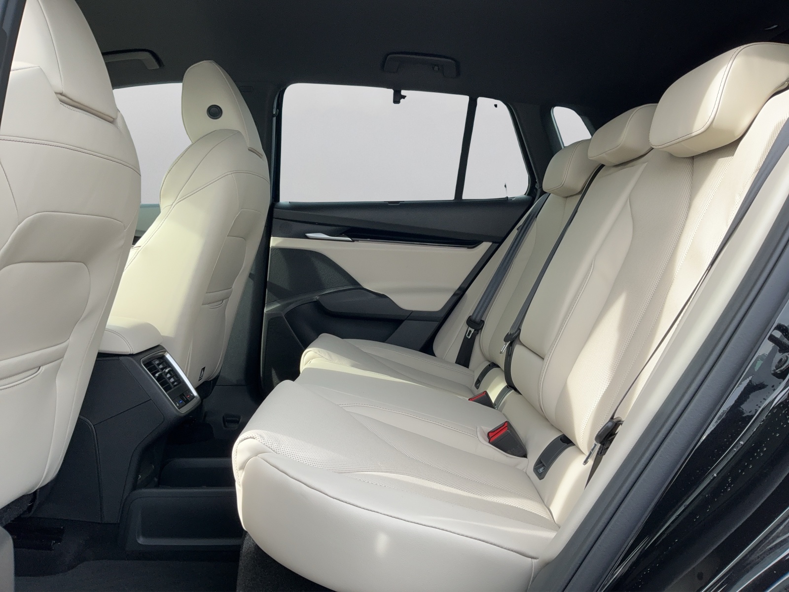 SKODA Elroq 85 4x4 - 11