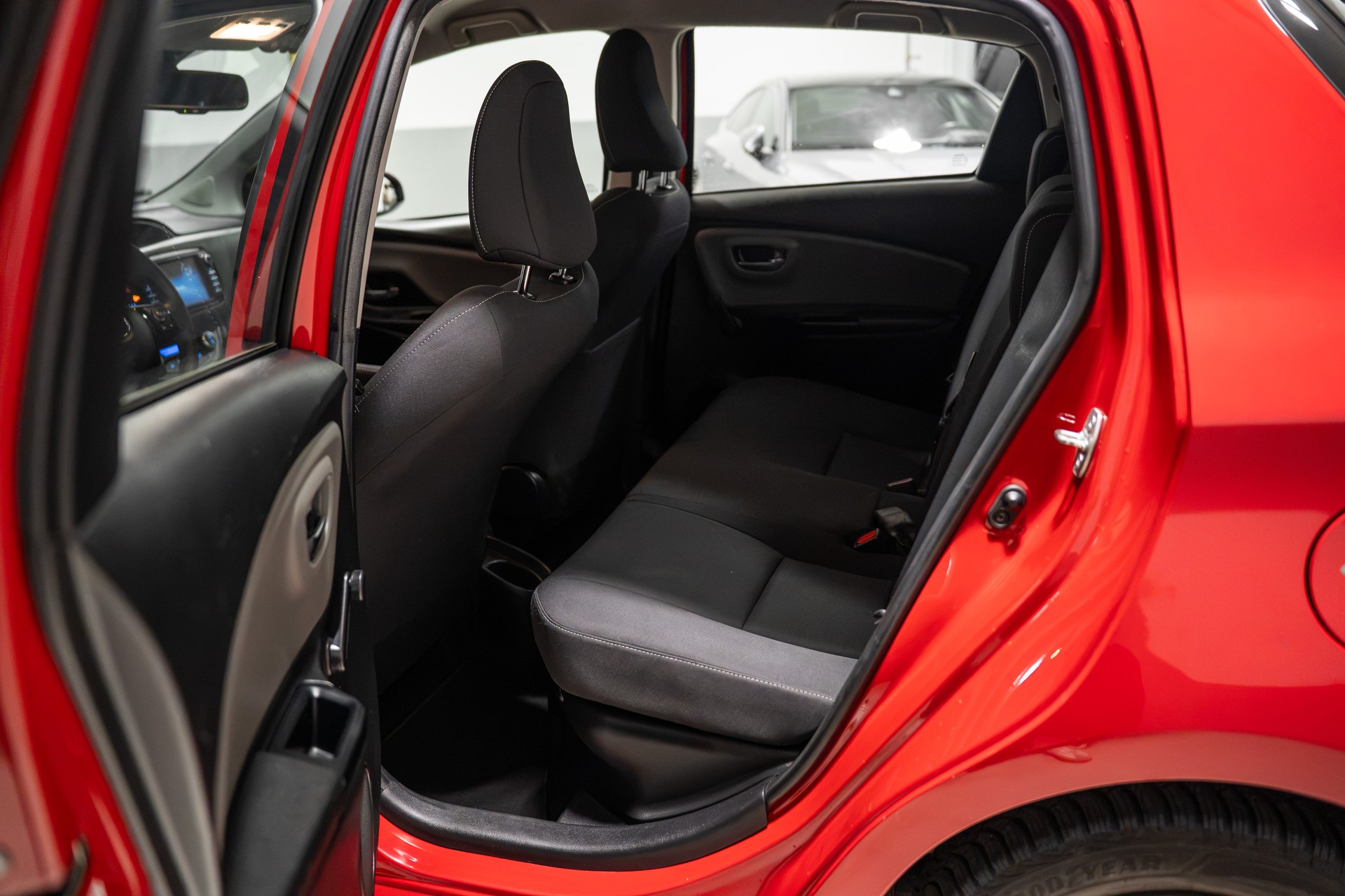 TOYOTA Yaris 1.5 VVT-i Hybrid Trend e-CVT - 14