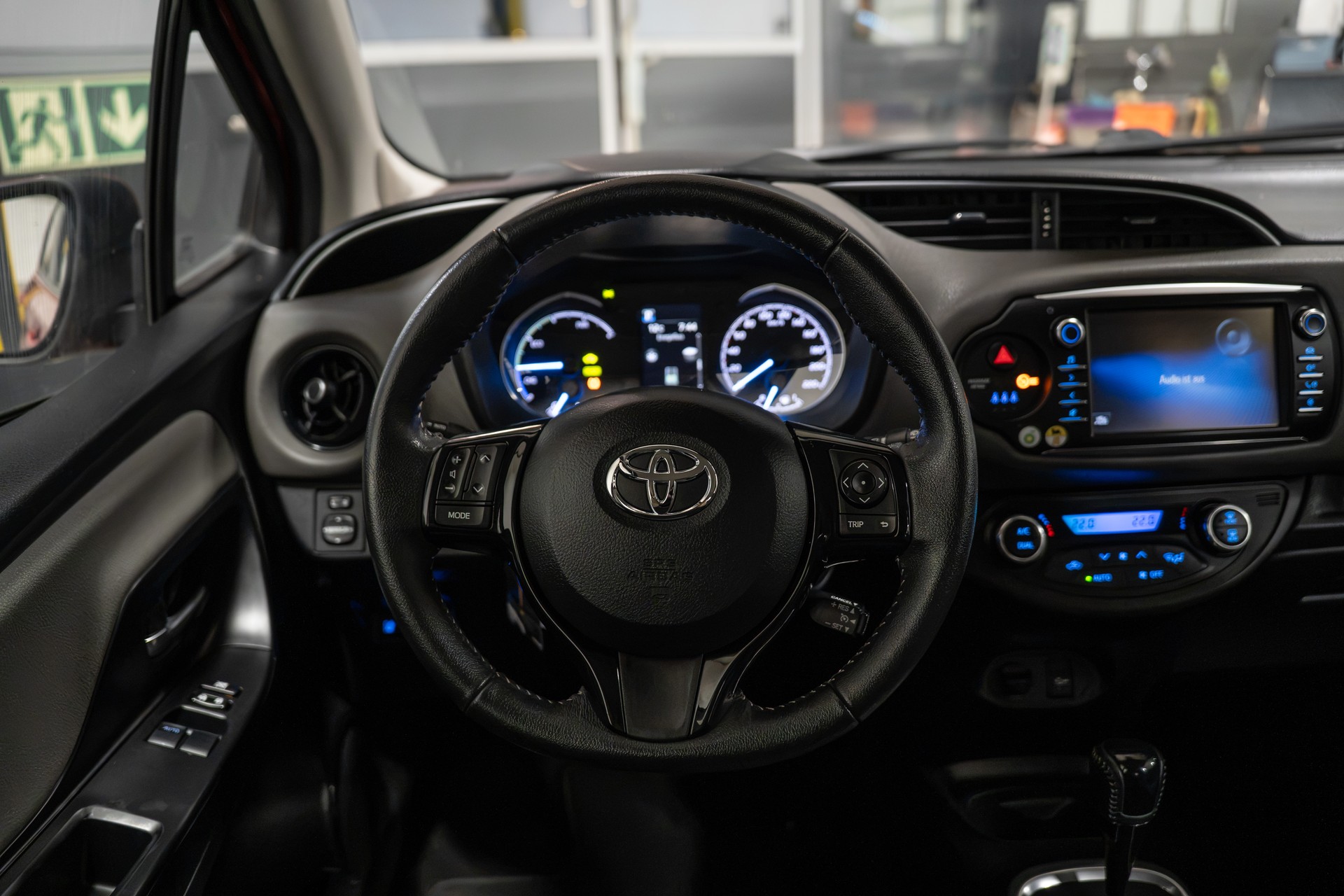 TOYOTA Yaris 1.5 VVT-i Hybrid Trend e-CVT - 10