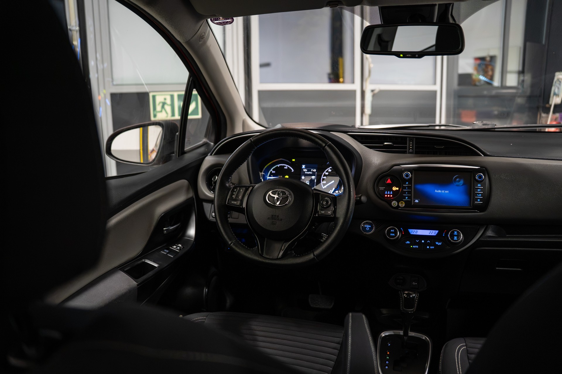 TOYOTA Yaris 1.5 VVT-i Hybrid Trend e-CVT - 9