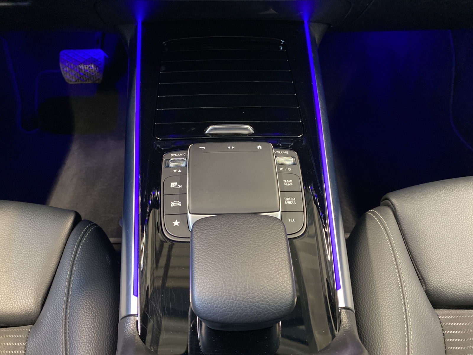 MERCEDES-BENZ EQA 350 - 11