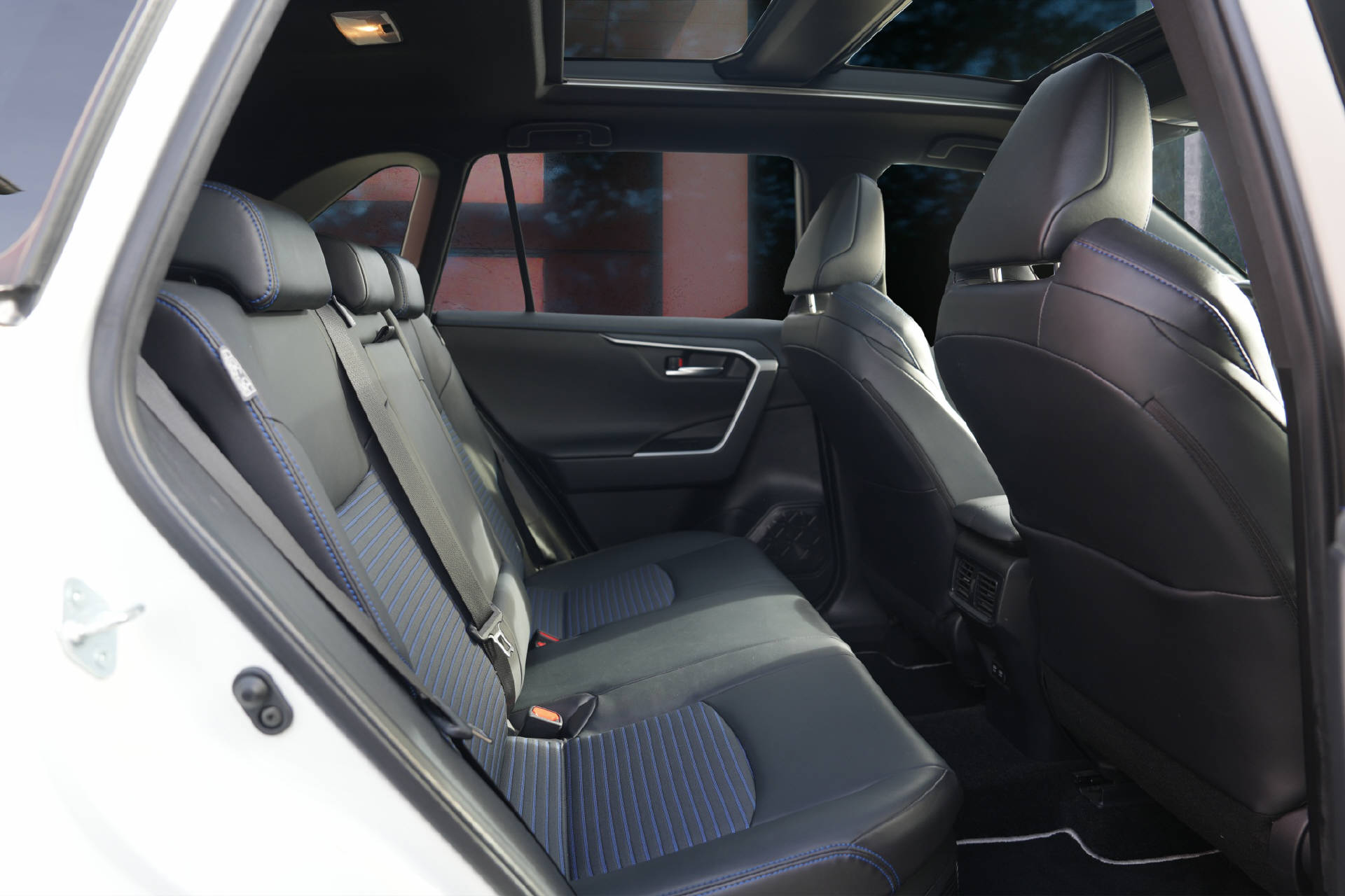 TOYOTA RAV-4 2.5 HEV Style JBL Panorama - 8