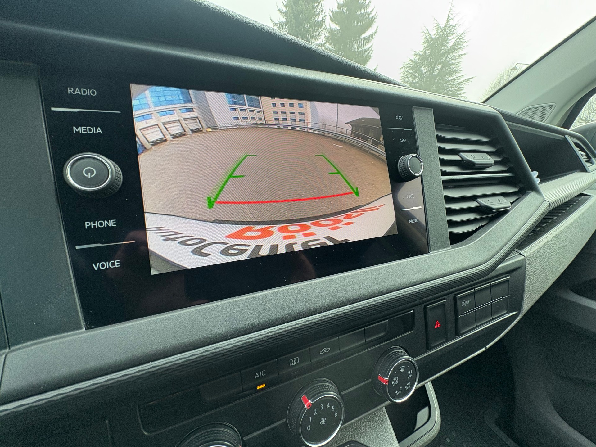 VW T6.1 2.0 TDI 4Motion - 12