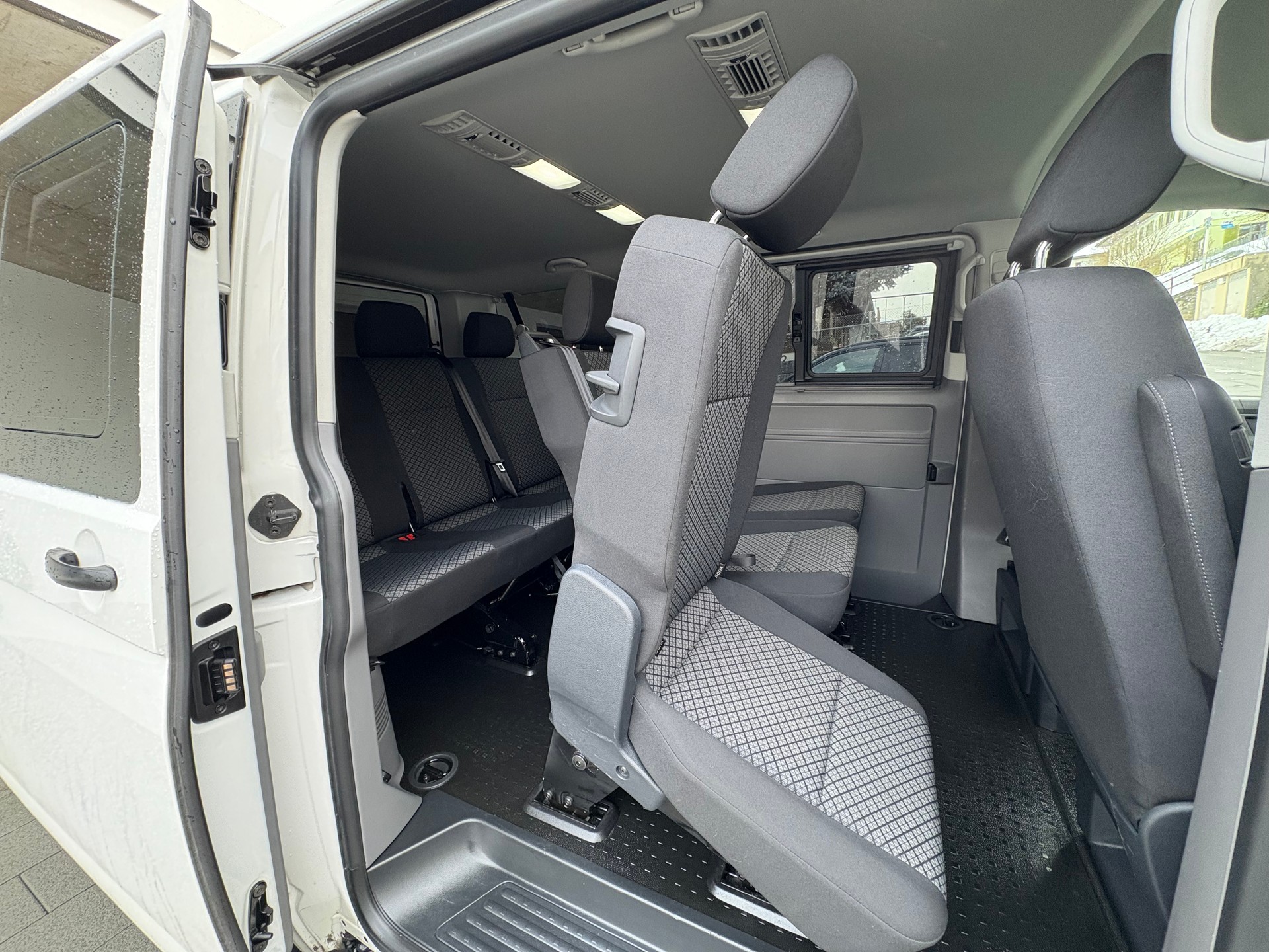 VW T6.1 2.0 TDI 4Motion - 11