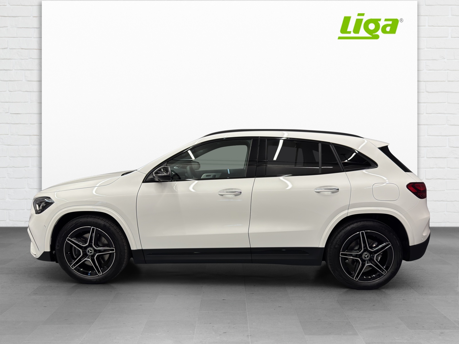 MERCEDES-BENZ GLA 250 Swiss Star