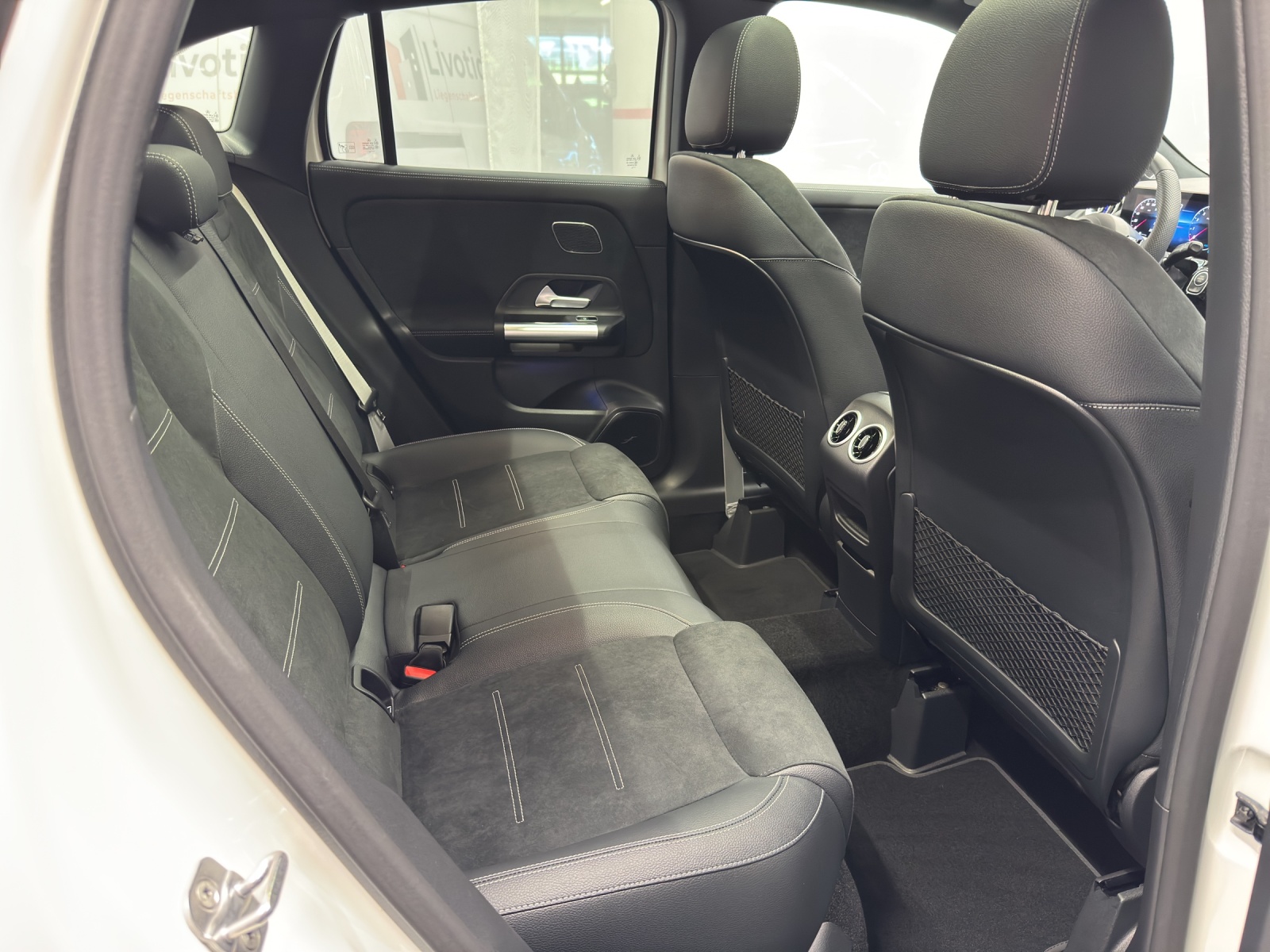 MERCEDES-BENZ GLA 250 Swiss Star - 10