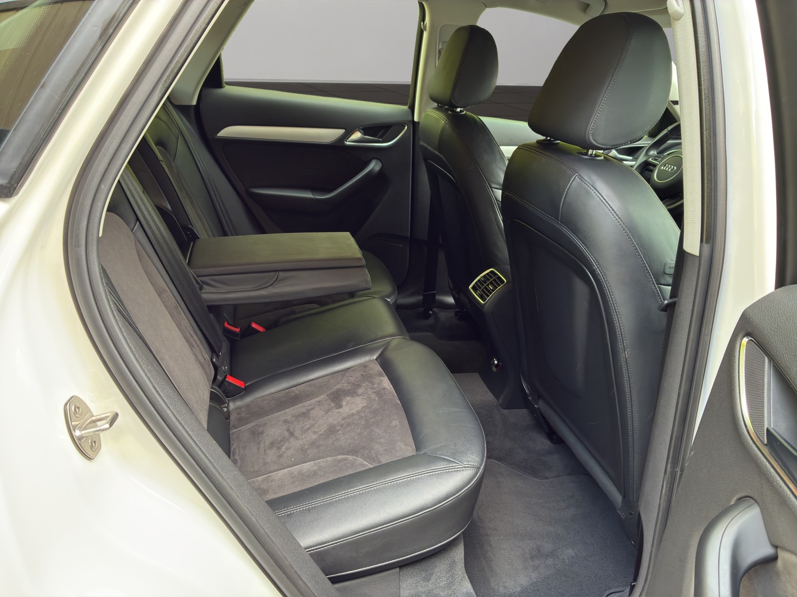 AUDI Q3 2.0 TDI sport quattro - 14