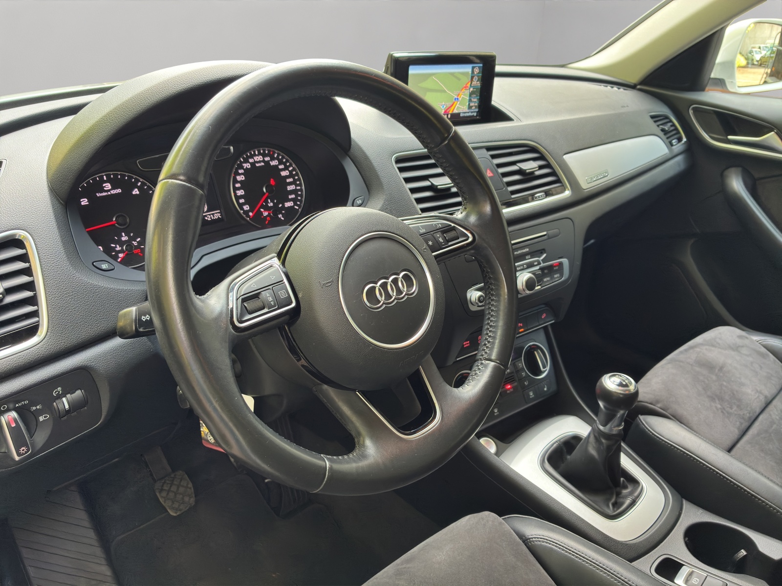 AUDI Q3 2.0 TDI sport quattro - 11