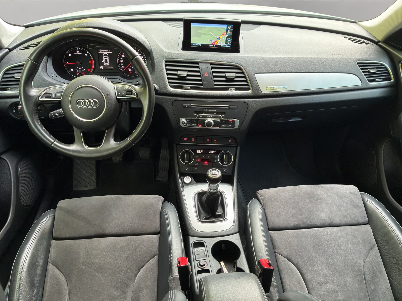 AUDI Q3 2.0 TDI sport quattro - 9