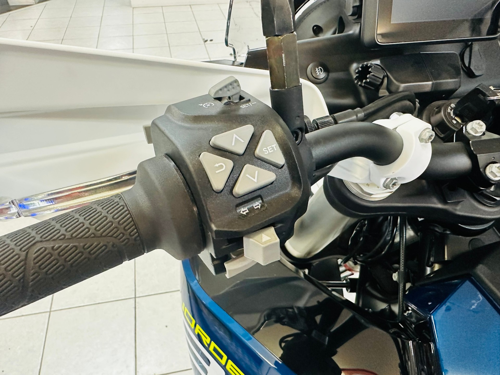 HUSQVARNA Norden 901 Expedition - 6