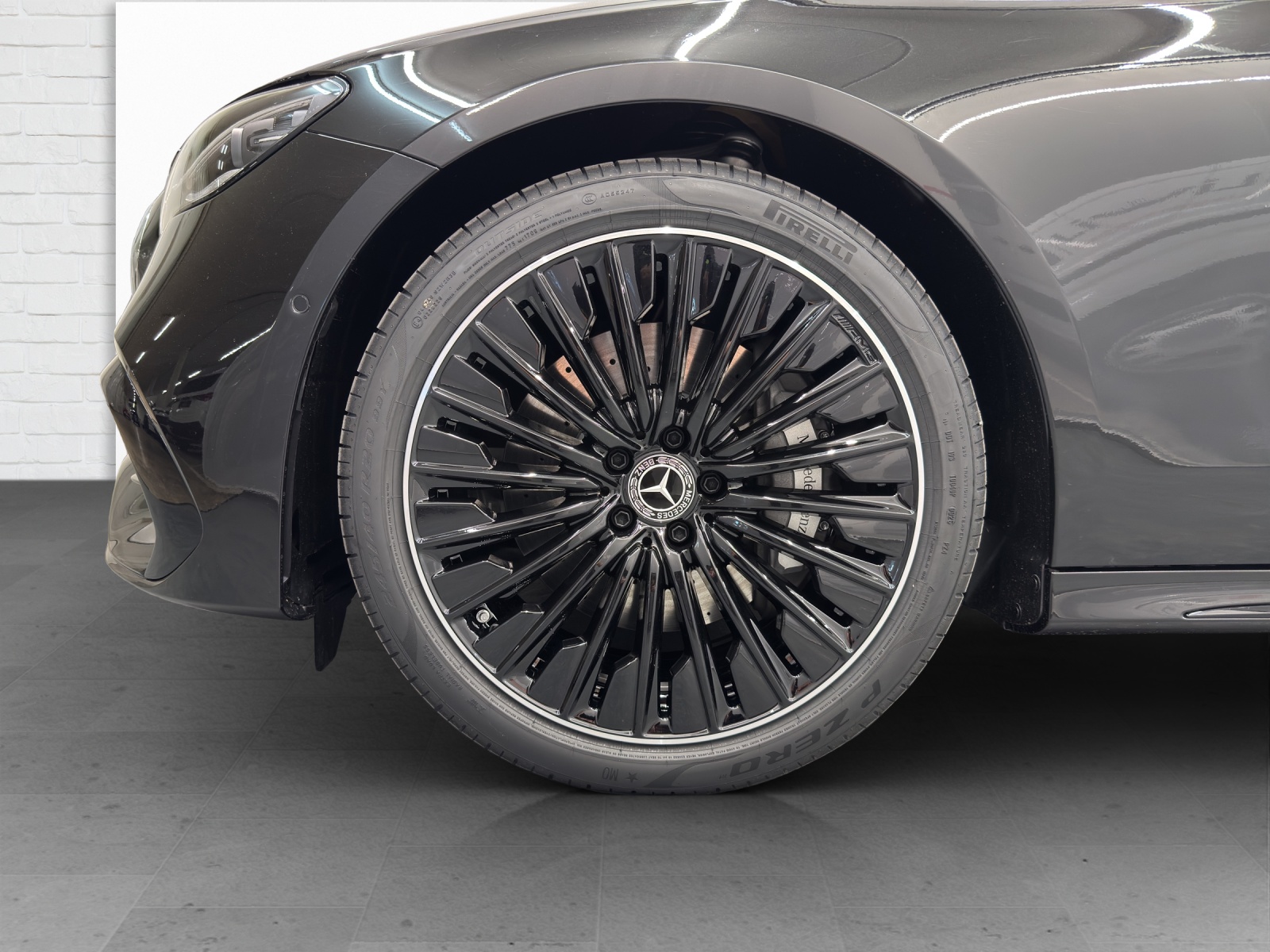 MERCEDES-BENZ E 220 d AMG Line 4Matic T-Modell - 6