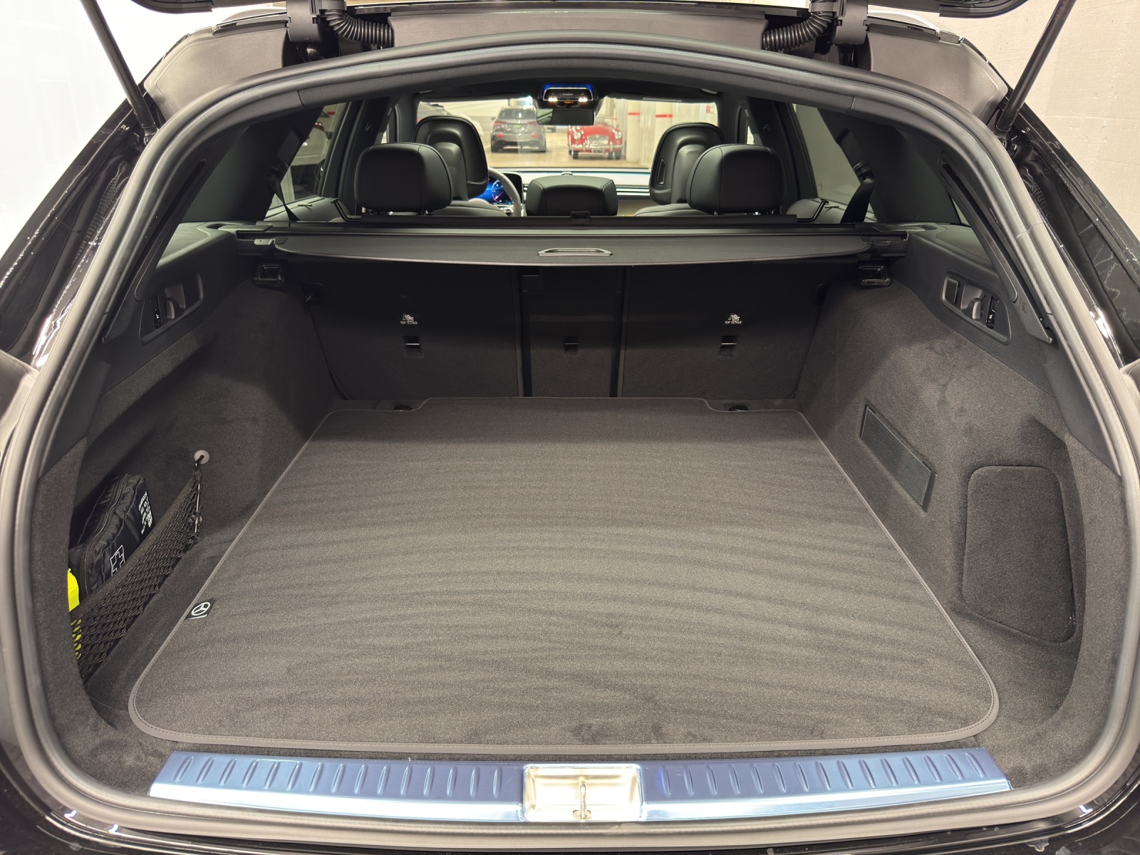MERCEDES-BENZ E 220 d AMG Line 4Matic T-Modell - 11