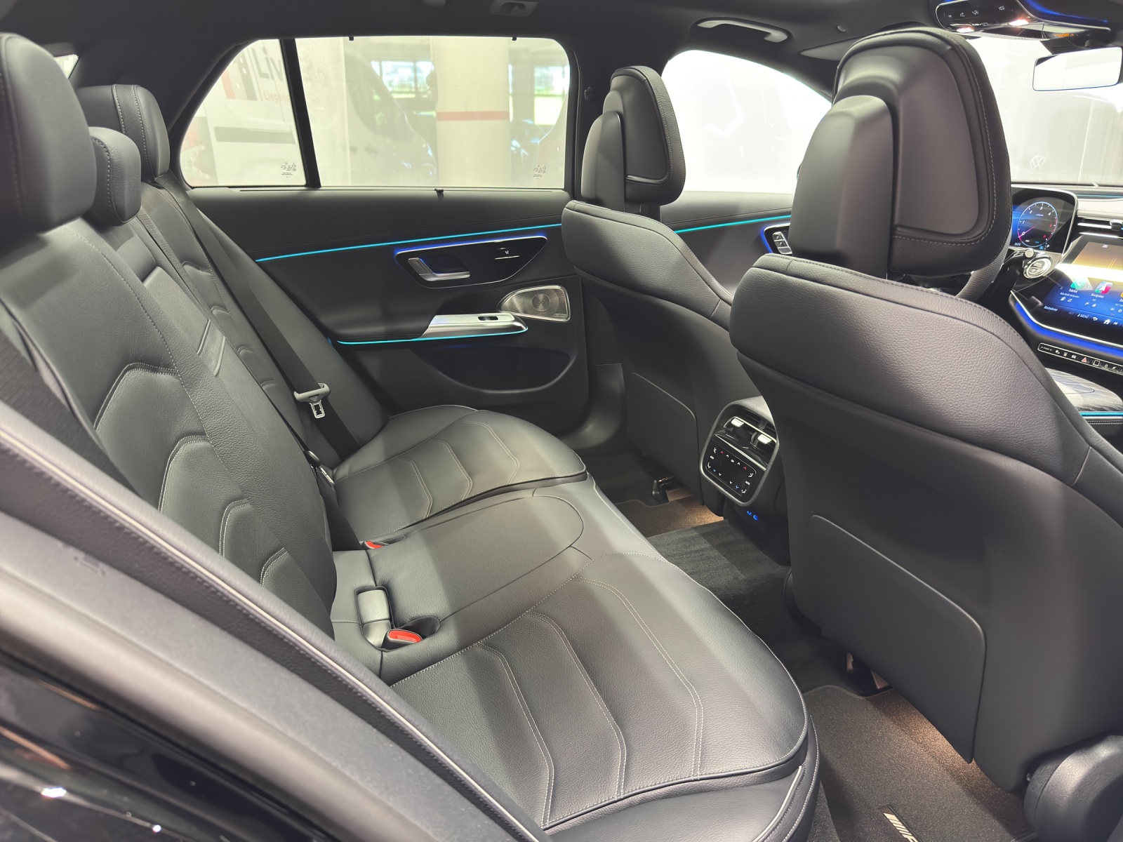 MERCEDES-BENZ E 220 d AMG Line 4Matic T-Modell - 10