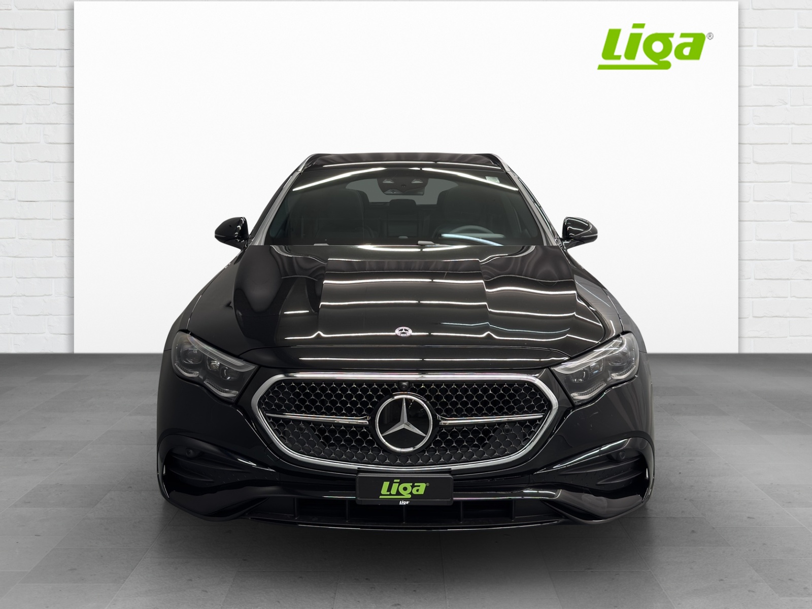 MERCEDES-BENZ E 220 d AMG Line 4Matic T-Modell - 3