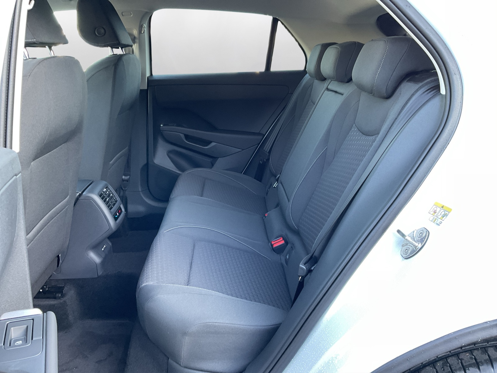 VW T-Roc 1.5 eTSI mHEV Life DSG - 11