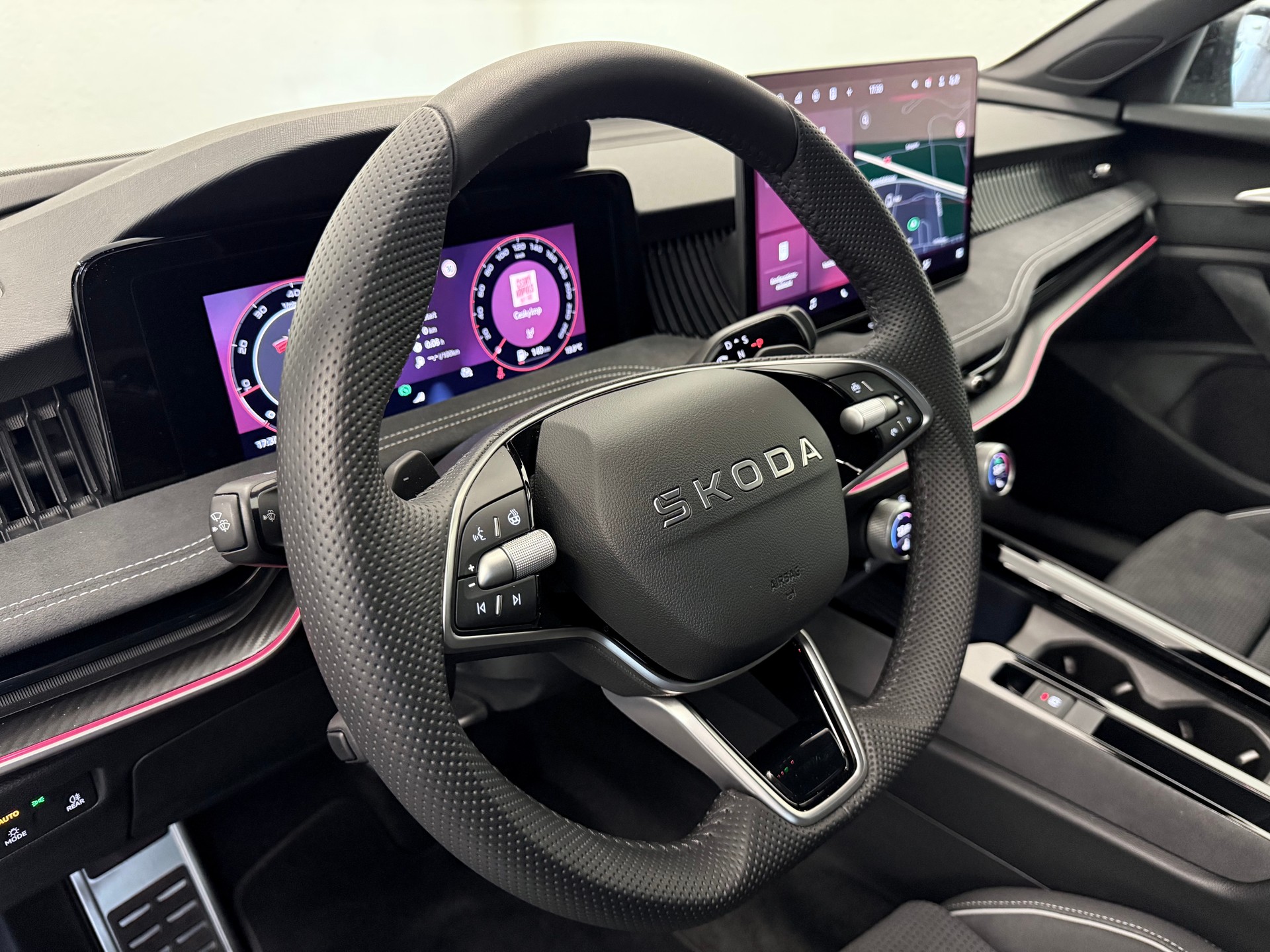 SKODA Superbe Combi Sportline 2.0 TDI 4x4 DSG - 18