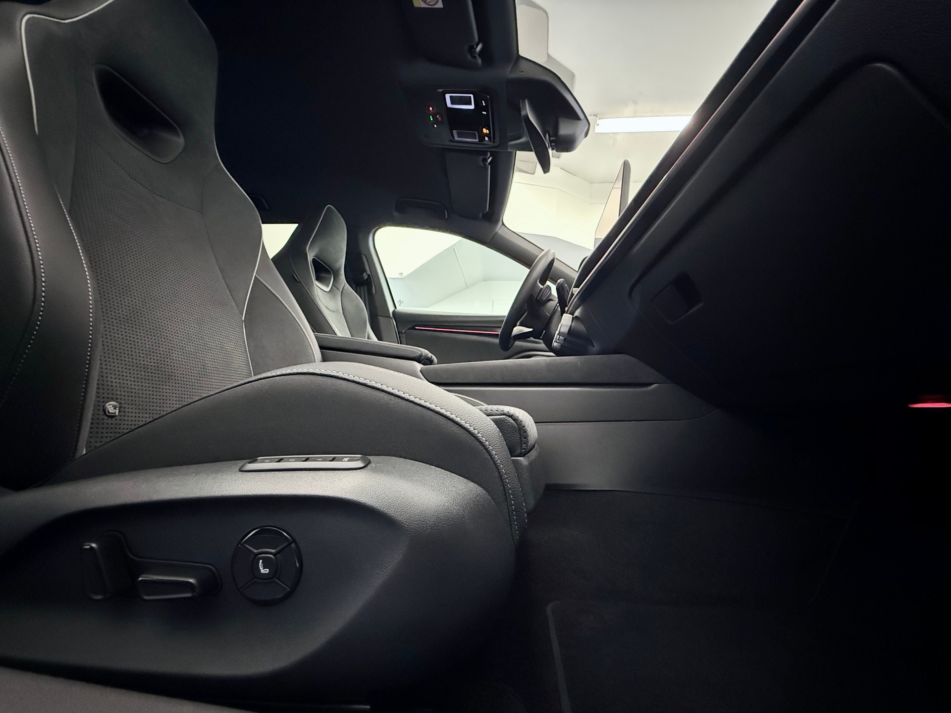 SKODA Superbe Combi Sportline 2.0 TDI 4x4 DSG - 22