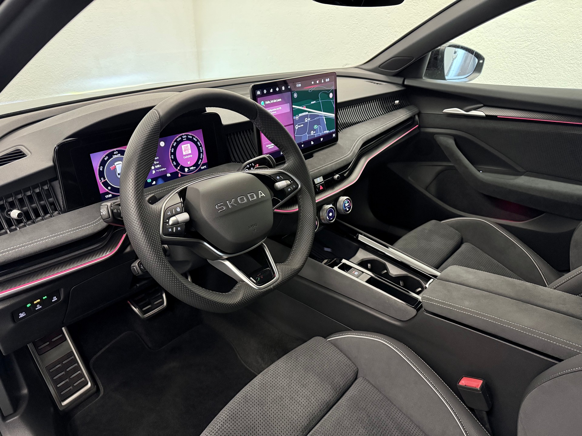 SKODA Superbe Combi Sportline 2.0 TDI 4x4 DSG - 20